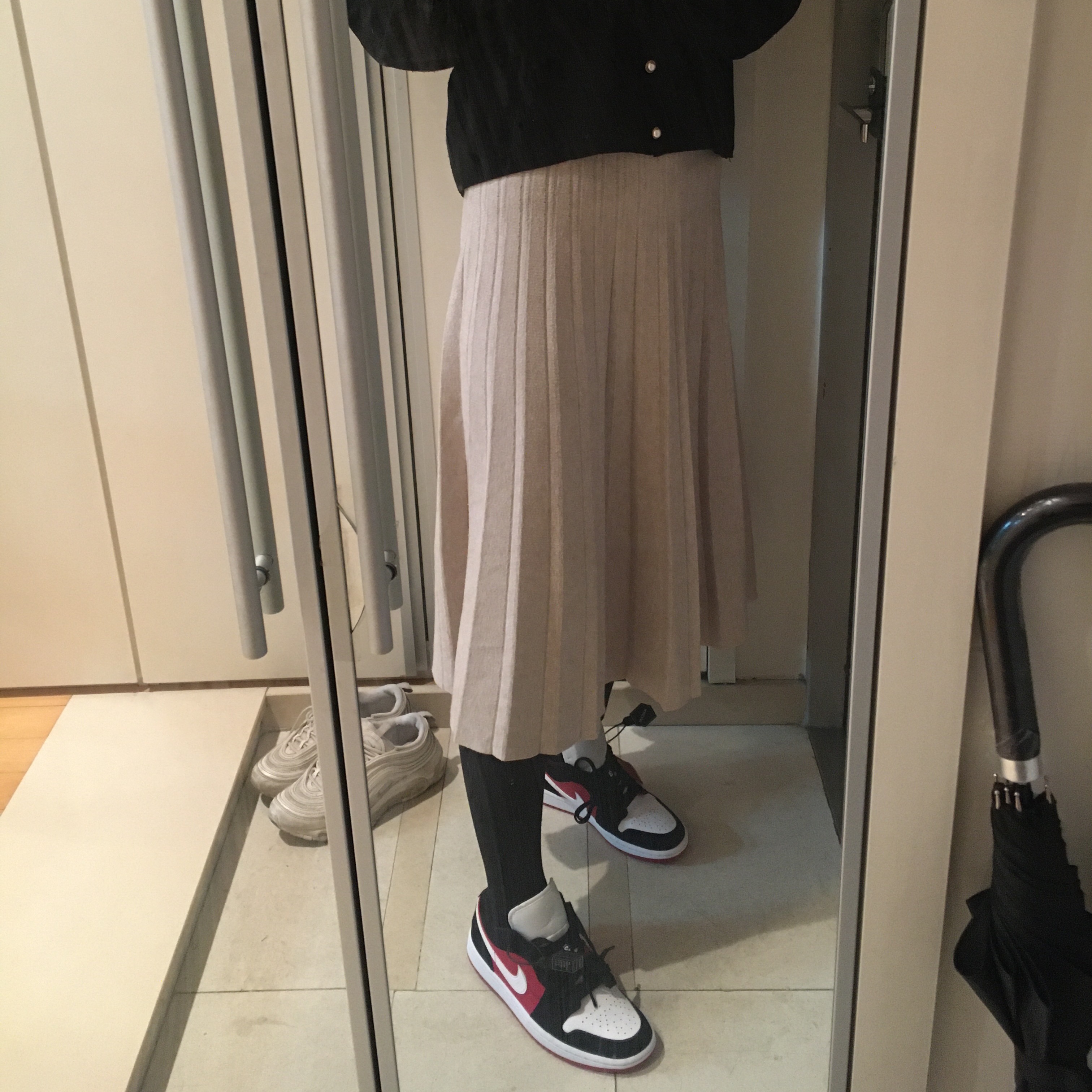 (W) Jordan 1 Low Gym Red Black White 착용 스타일 - 3