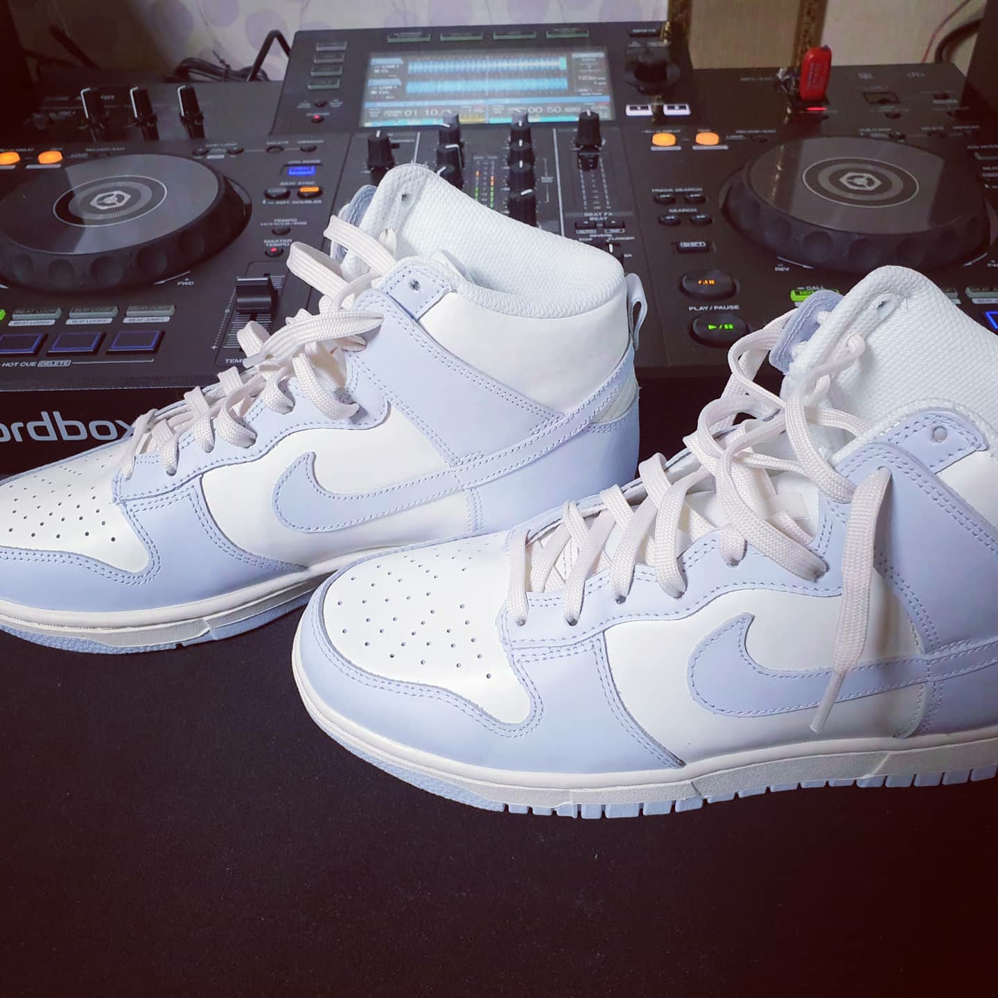(W) Nike Dunk High Football Grey 착용 스타일 - 2