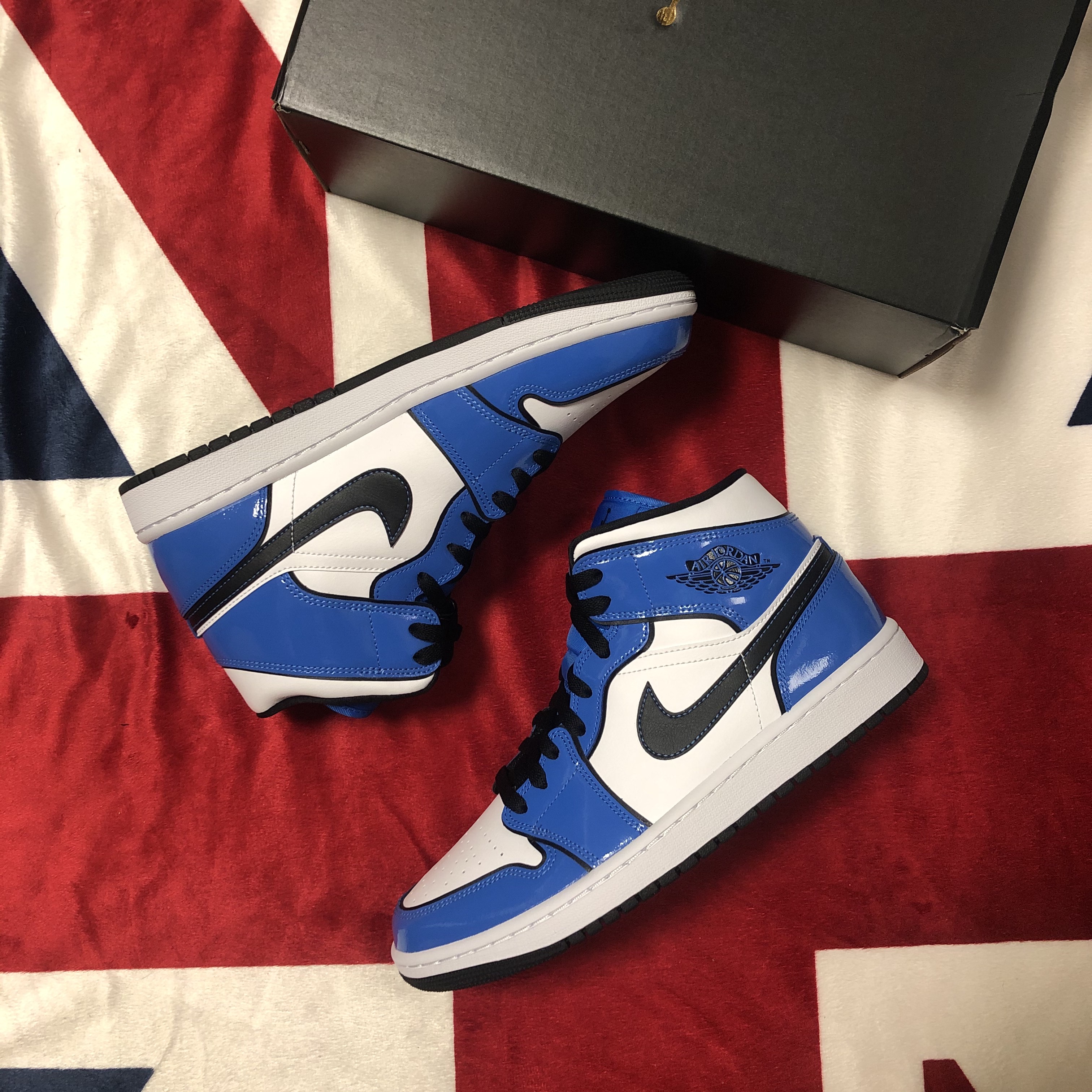 Jordan 1 Mid SE Signal Blue 착용 스타일