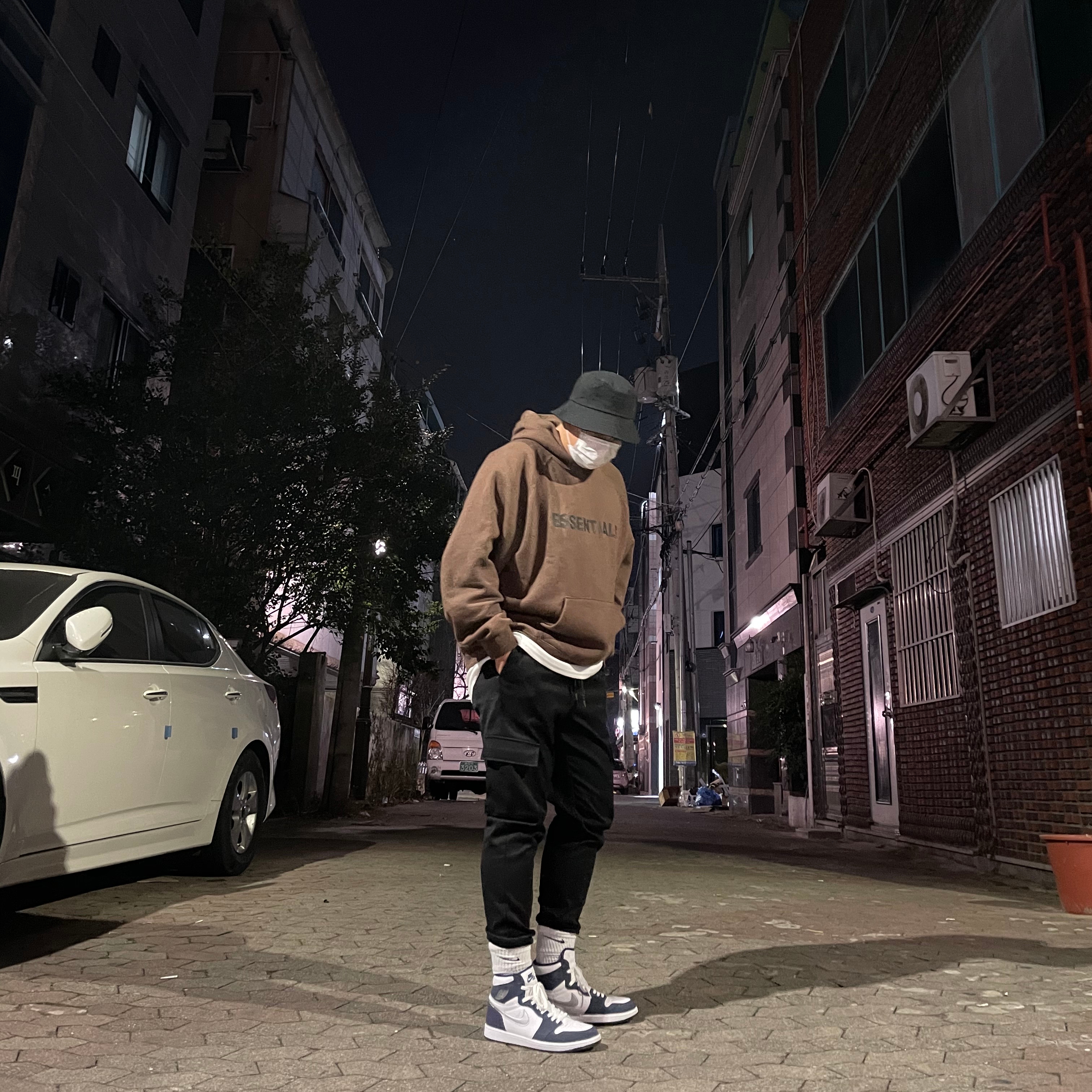 Jordan 1 Retro High OG CO.JP Midnight Navy, Essentials Logo Hoodie Brown/Rain Drum - Ssense Exclusive 착용 스타일
