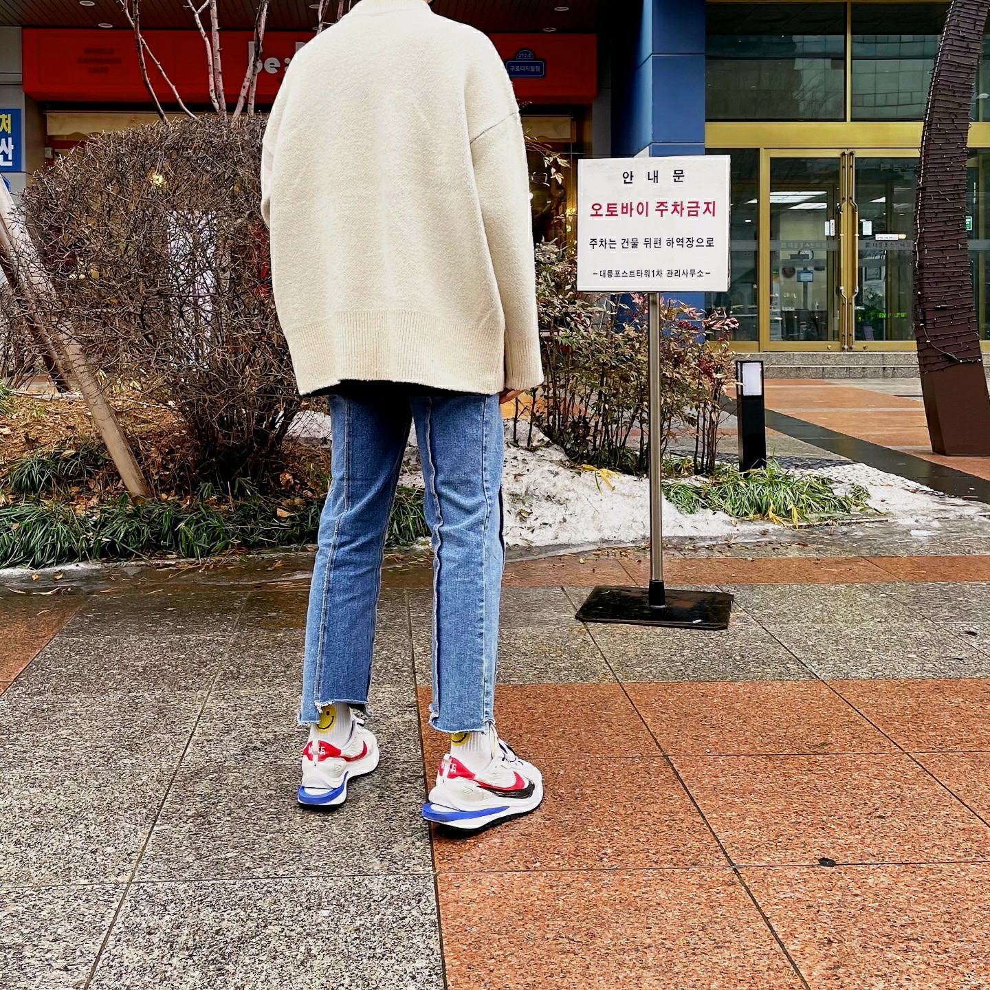 Nike x Sacai VaporWaffle Royal Fuchsia 착용 스타일 - 2