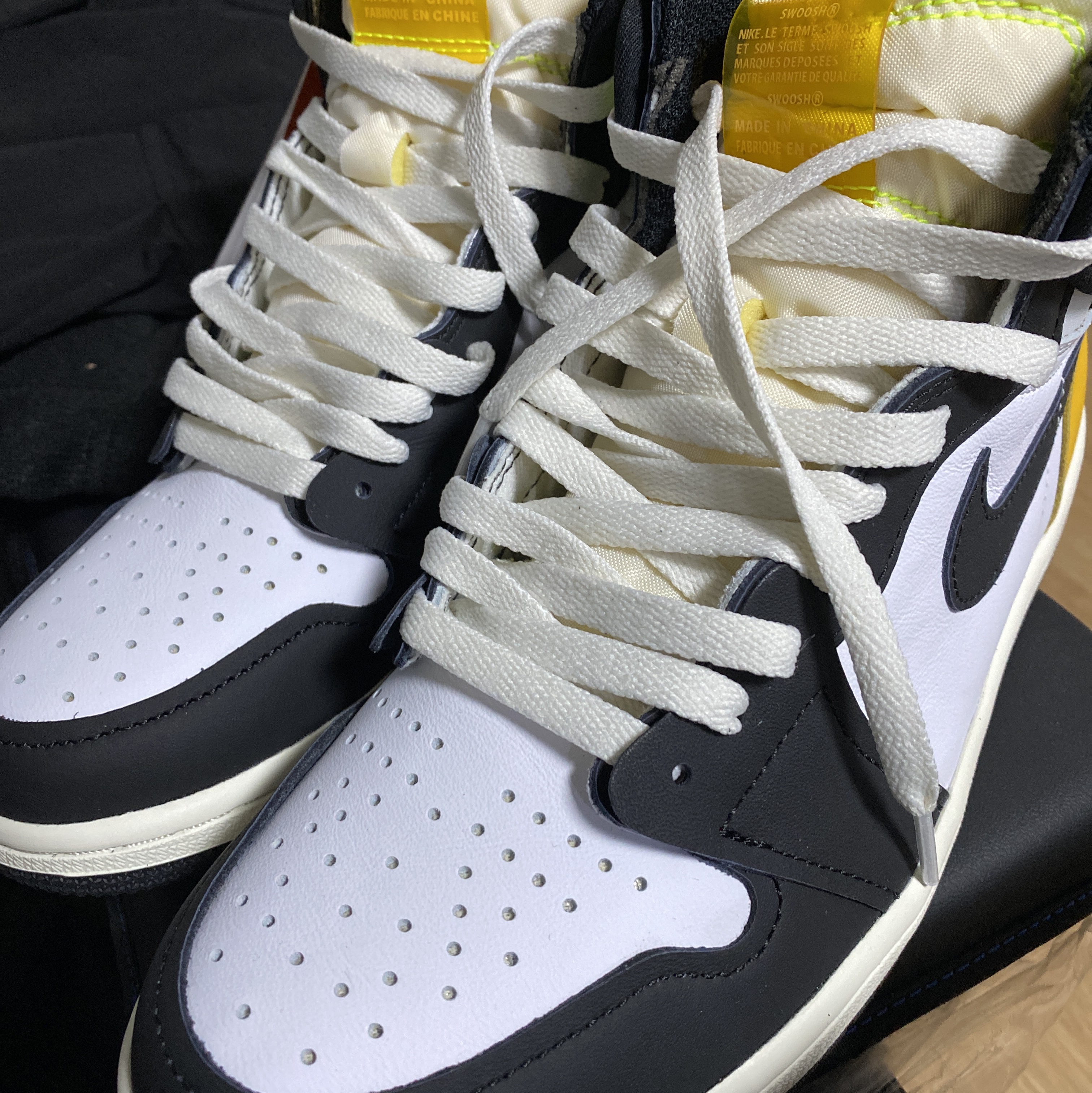 Jordan 1 Retro High OG Volt Gold 착용 스타일