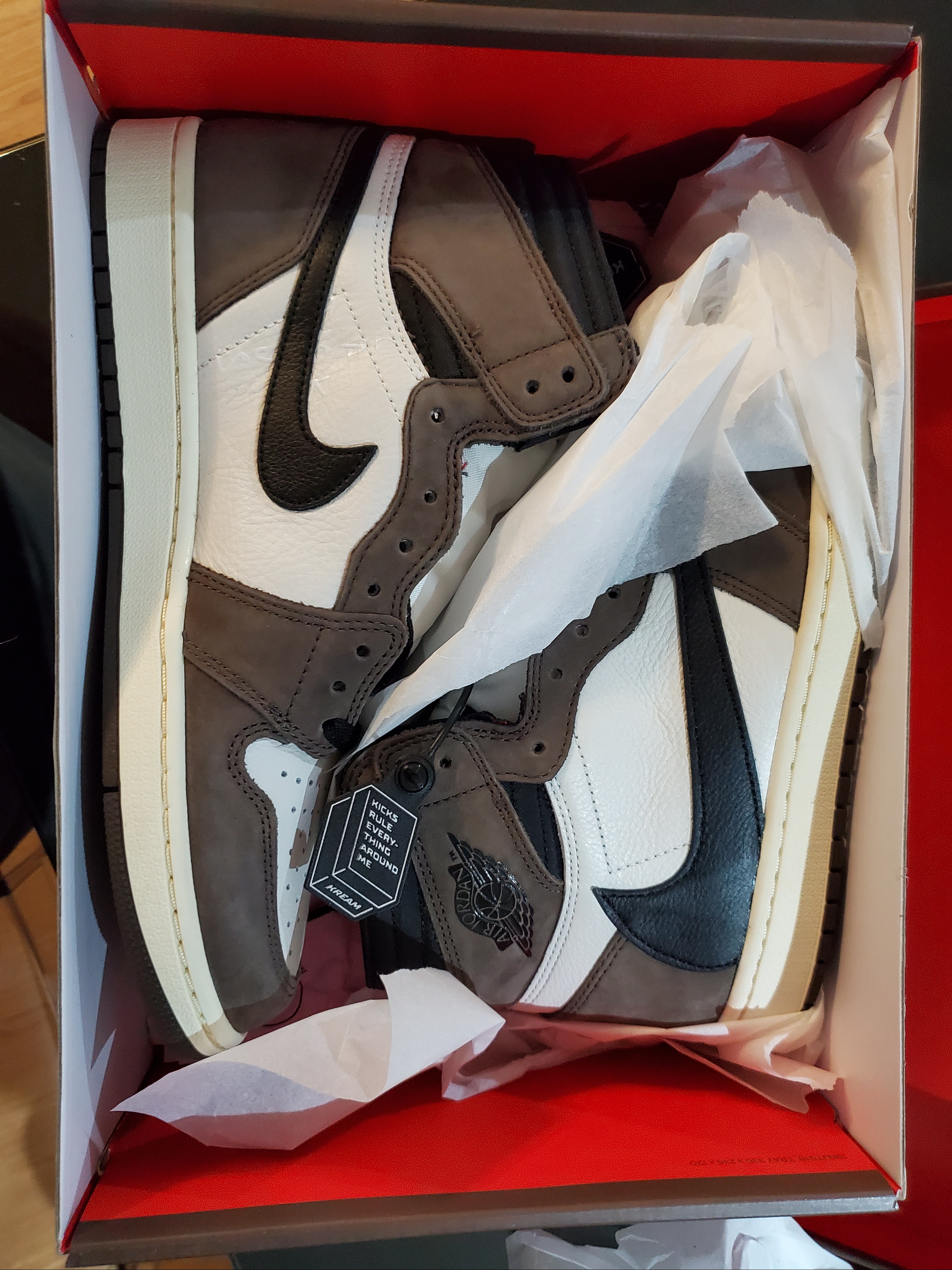 Jordan 1 x Travis Scott Retro High OG SP Mocha, Nike Air Foamposite One Metallic Copper 2017 착용 스타일 - 1