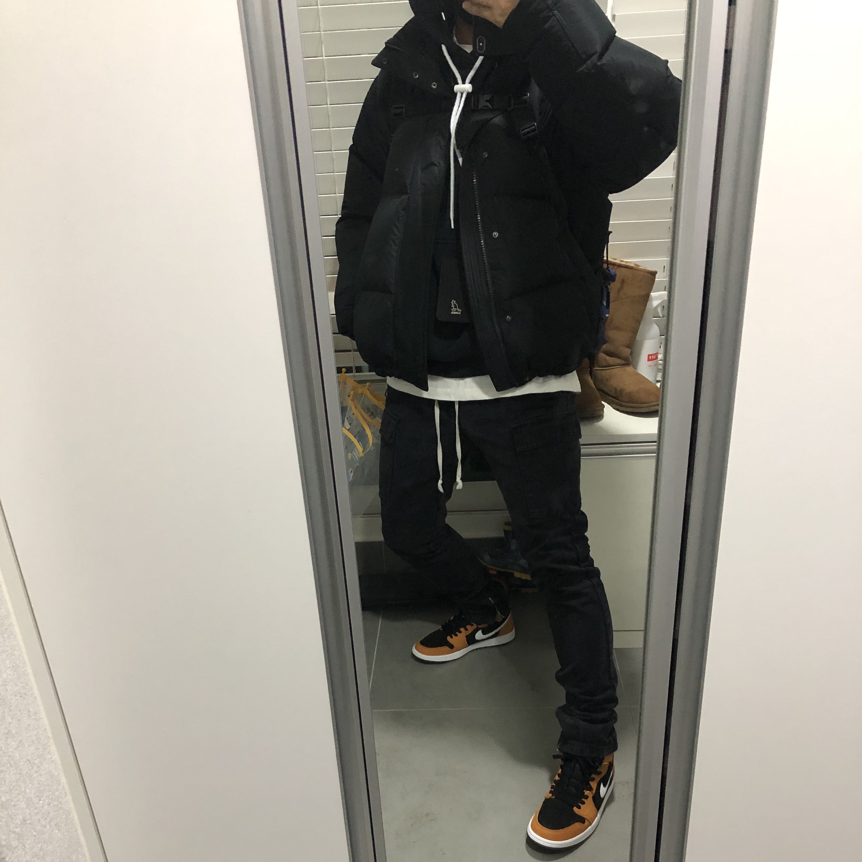 Jordan 1 Zoom Air CMFT Monarch Orange, Nike M NRG Hoodie Black 착용 스타일 - 1