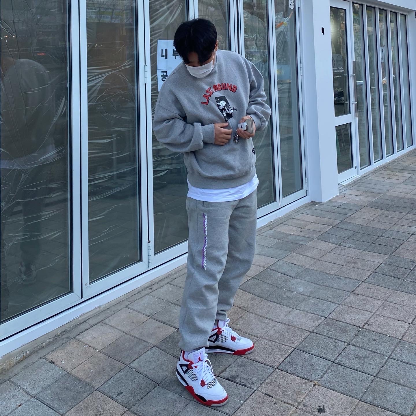 Jordan 4 Retro OG Fire Red 2020 착용 스타일 - 2
