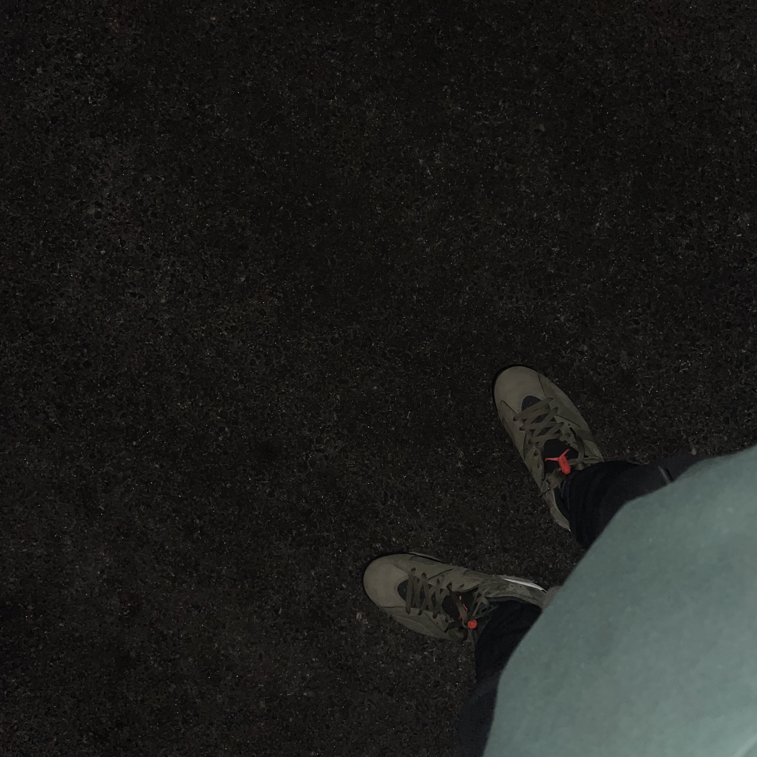 Jordan 6 x Travis Scott Retro Olive 착용 스타일