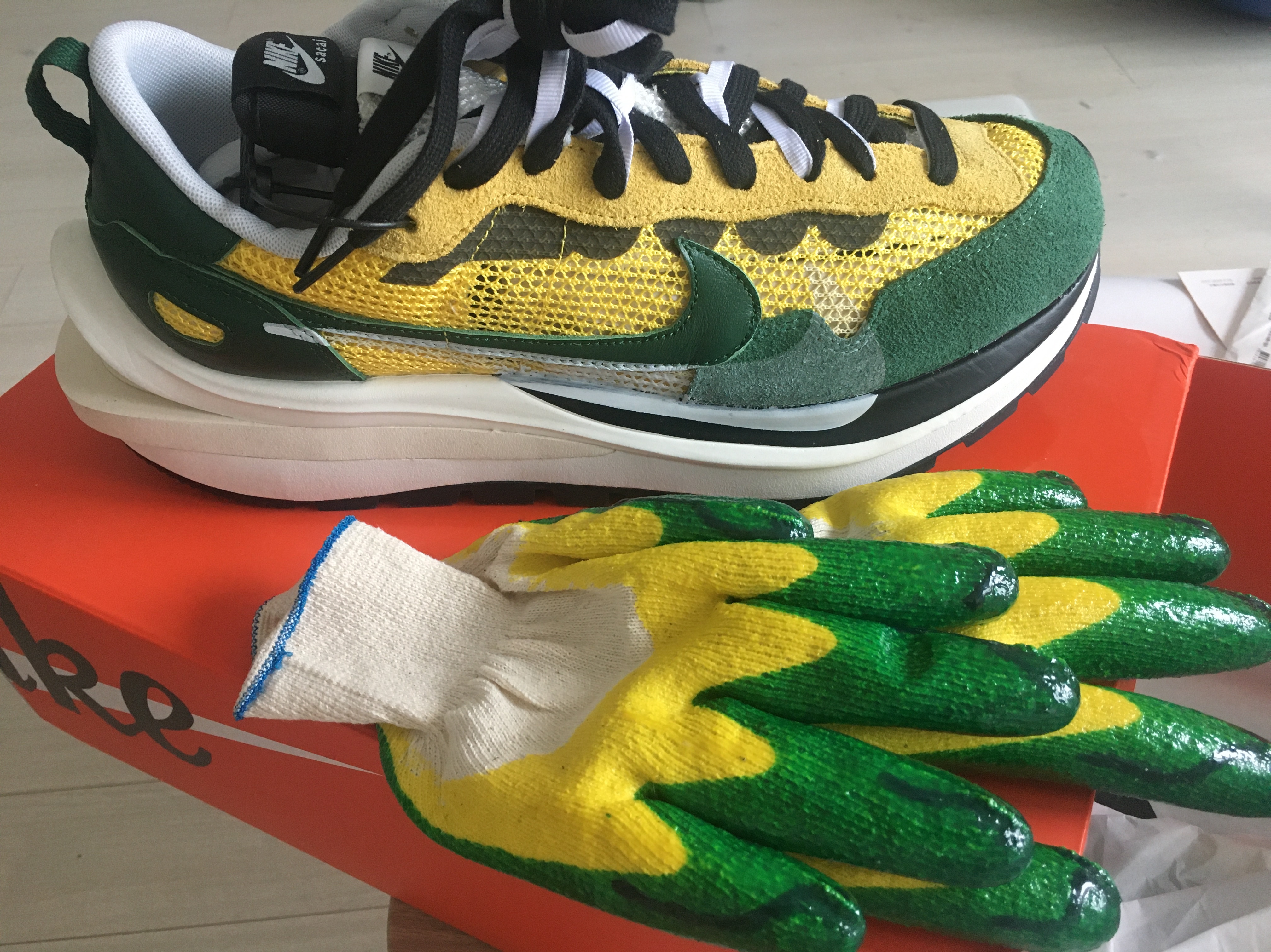 Nike x Sacai VaporWaffle Tour Yellow & Gorge Green Sail, Nike x Sacai VaporWaffle Royal Fuchsia 착용 스타일 - 2