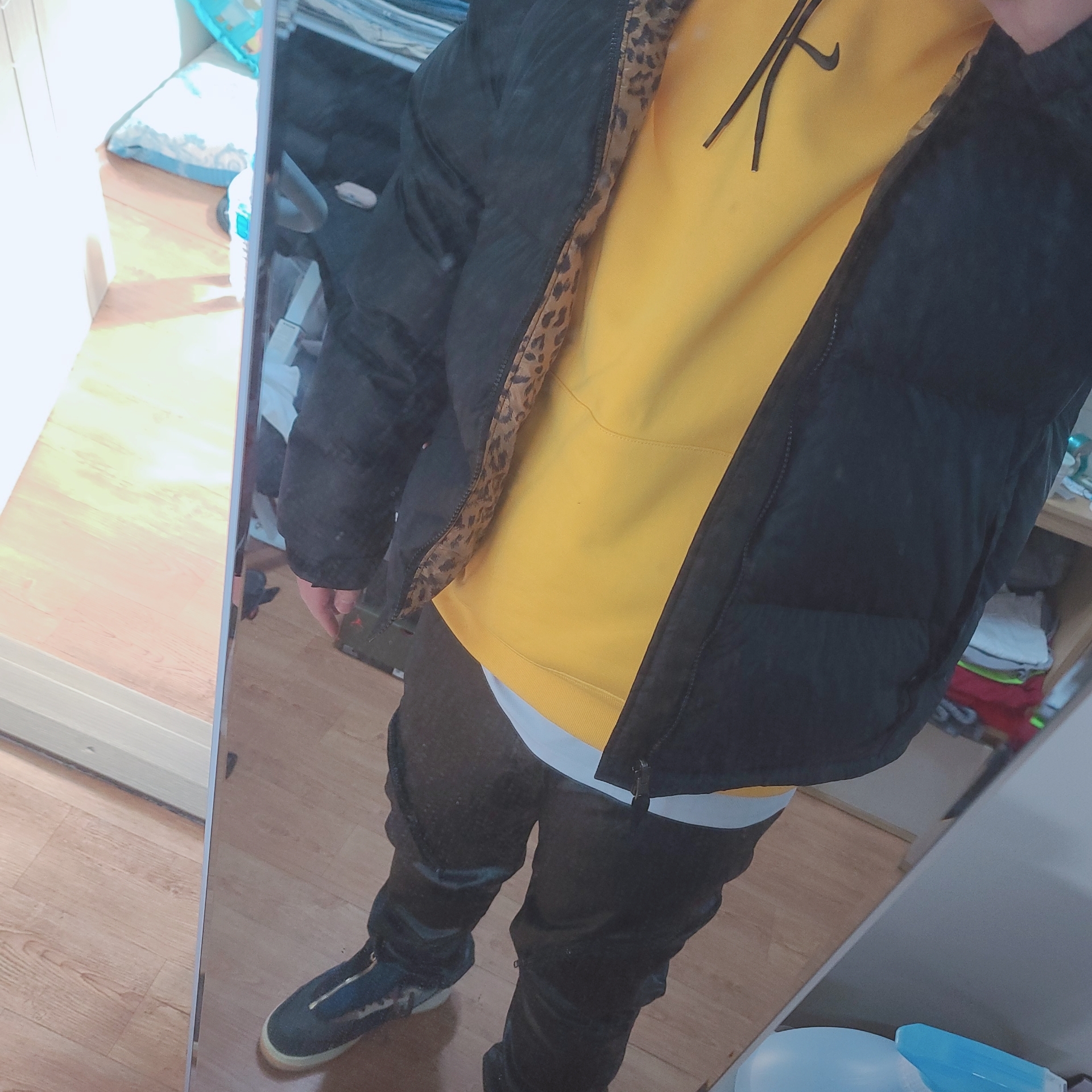 Nike x Travis Scott Air Force 1 Low Cactus Jack, Nike x Drake Nocta Essential Hoodie University Gold - US/EU 착용 스타일