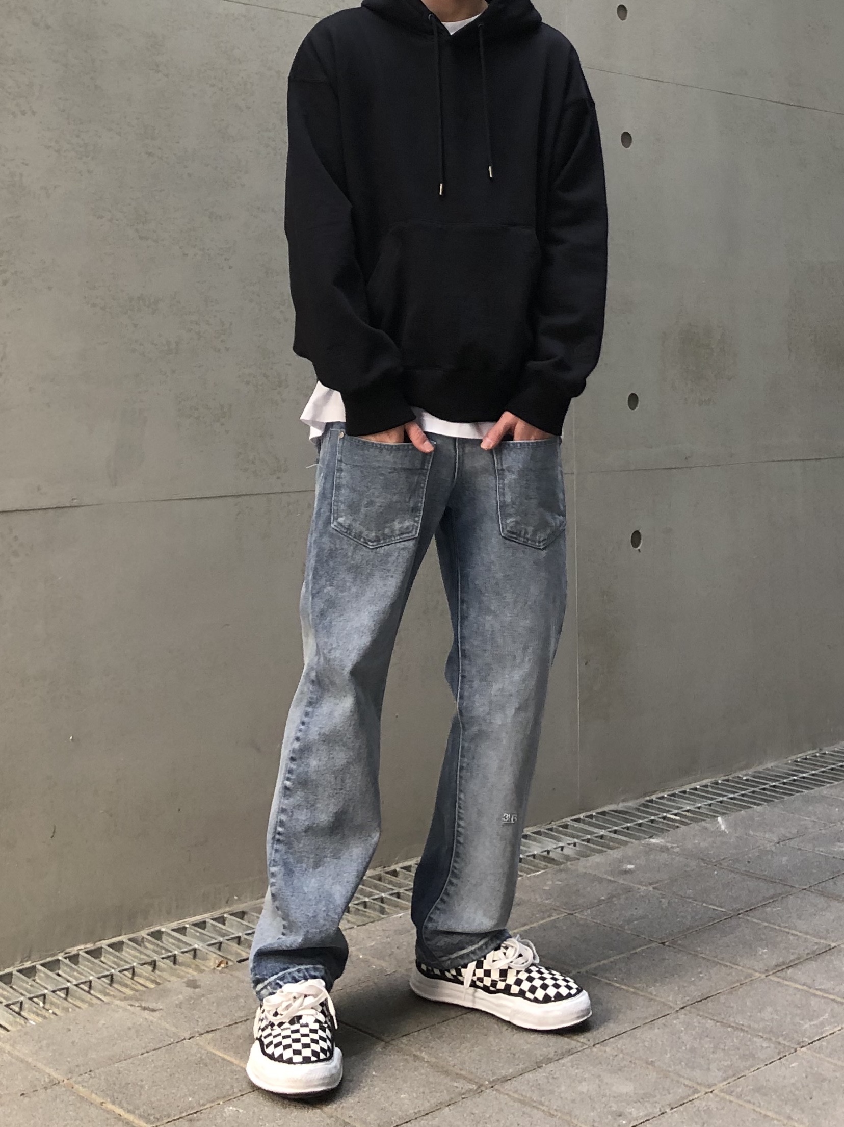 Maison Mihara Yasuhiro Baker OG Sole Canvas Low Cut Sneakers Black White 착용 스타일