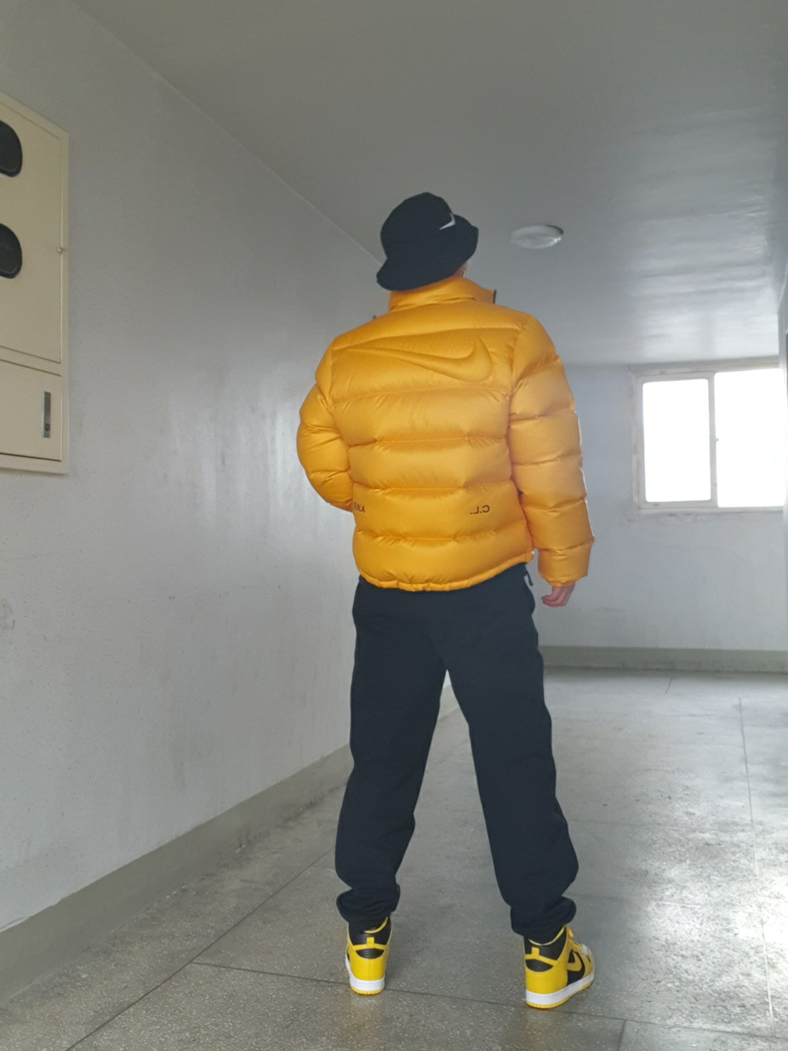 Nike x Drake Nocta Puffer Jacket University Gold - US/EU, Nike x Stussy Bucket Hat Black 착용 스타일 - 2