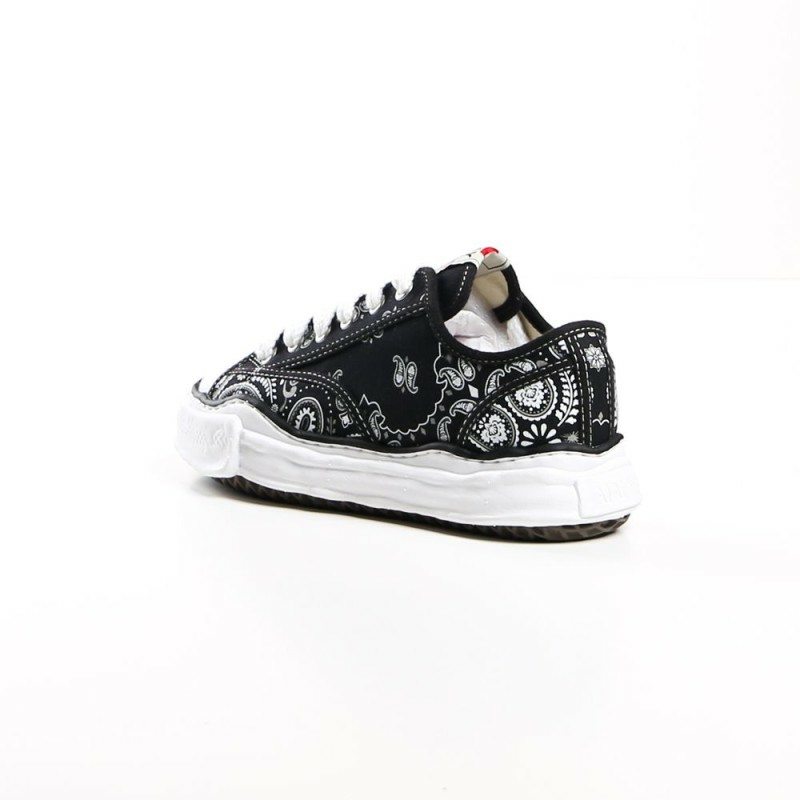 Maison Mihara Yasuhiro Peterson OG Sole Canvas Bandana Low-top Sneakers Black 착용 스타일 - 4