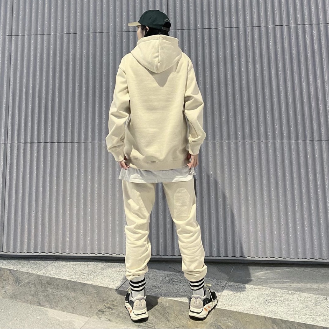 Adidas Yeezy Boost 700 Wave Runner Solid Grey 2017/2019 착용 스타일 - 2