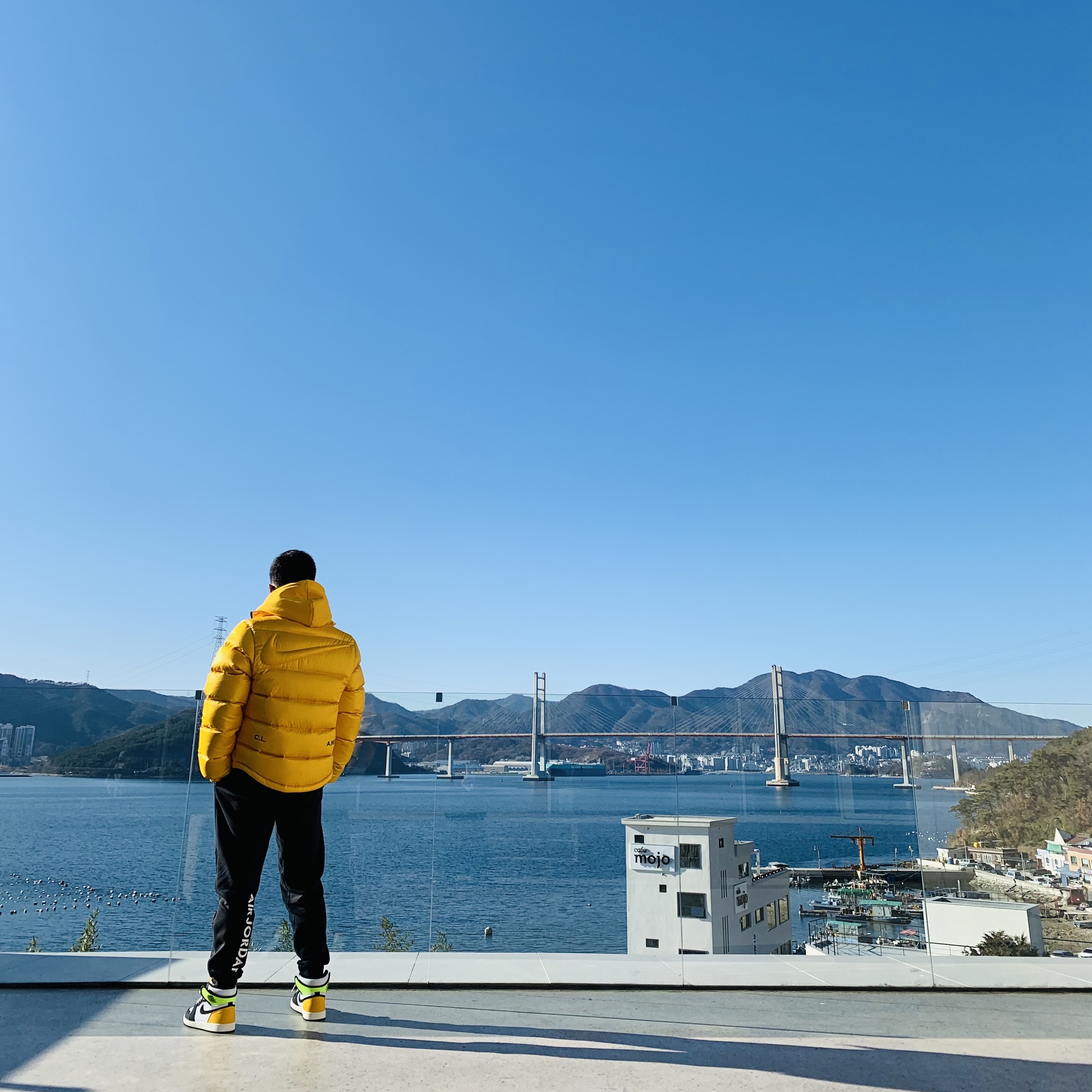 Nike x Drake Nocta Essential Hoodie University Gold - Asia, Jordan 1 Retro High OG Volt Gold 착용 스타일