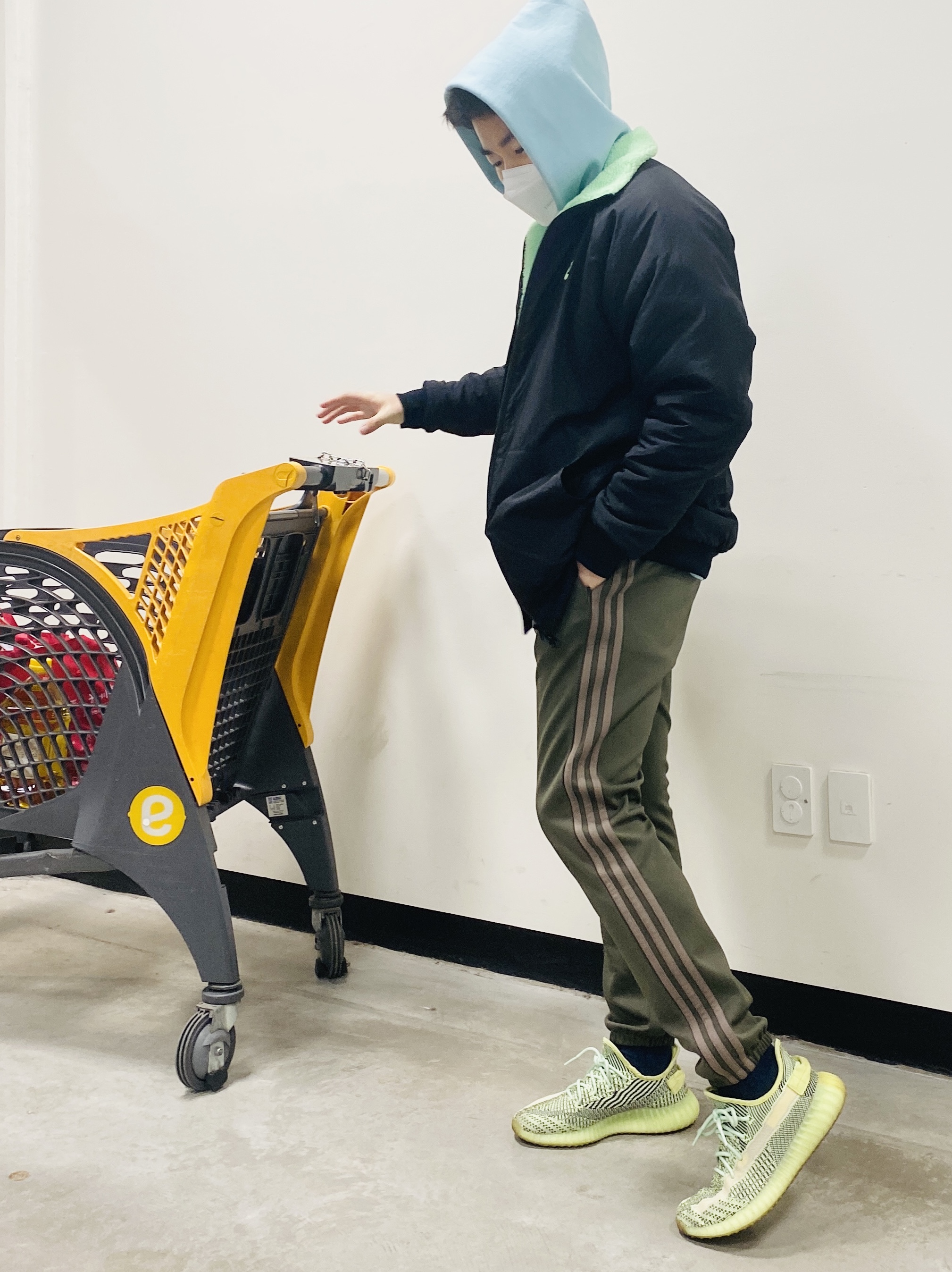 Adidas Yeezy Boost 350 V2 Yeezreel - Non-Reflective, Nike Big Swoosh Full Zip Jacket Green Black 착용 스타일