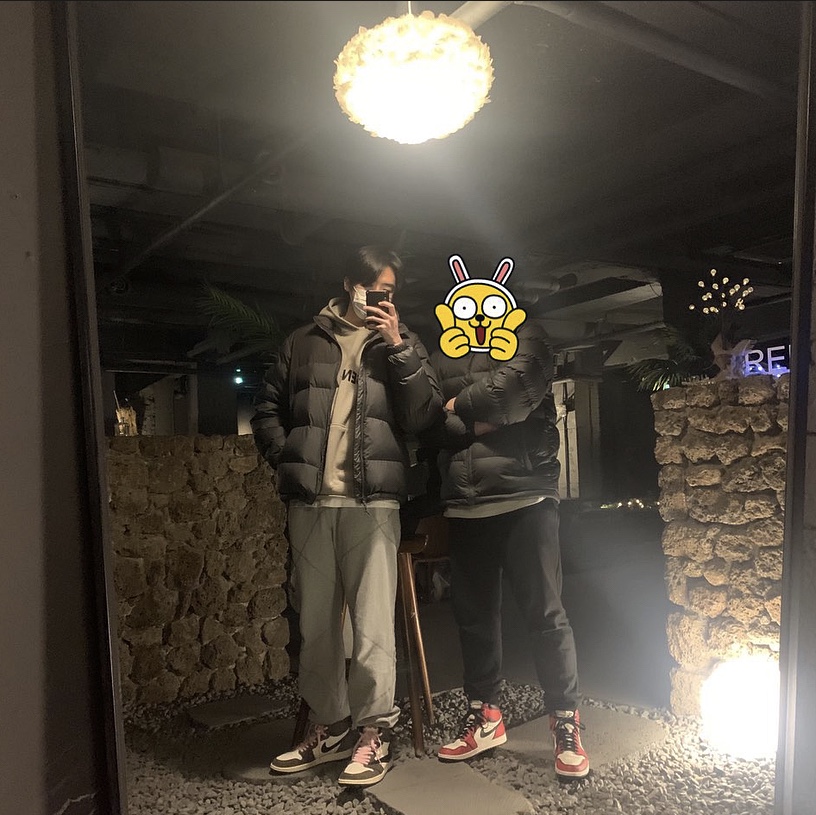 Jordan 1 x Travis Scott Retro High OG SP Mocha, Essentials 3D Silicon Applique Pullover Hoodie Moss - 20FW 착용 스타일