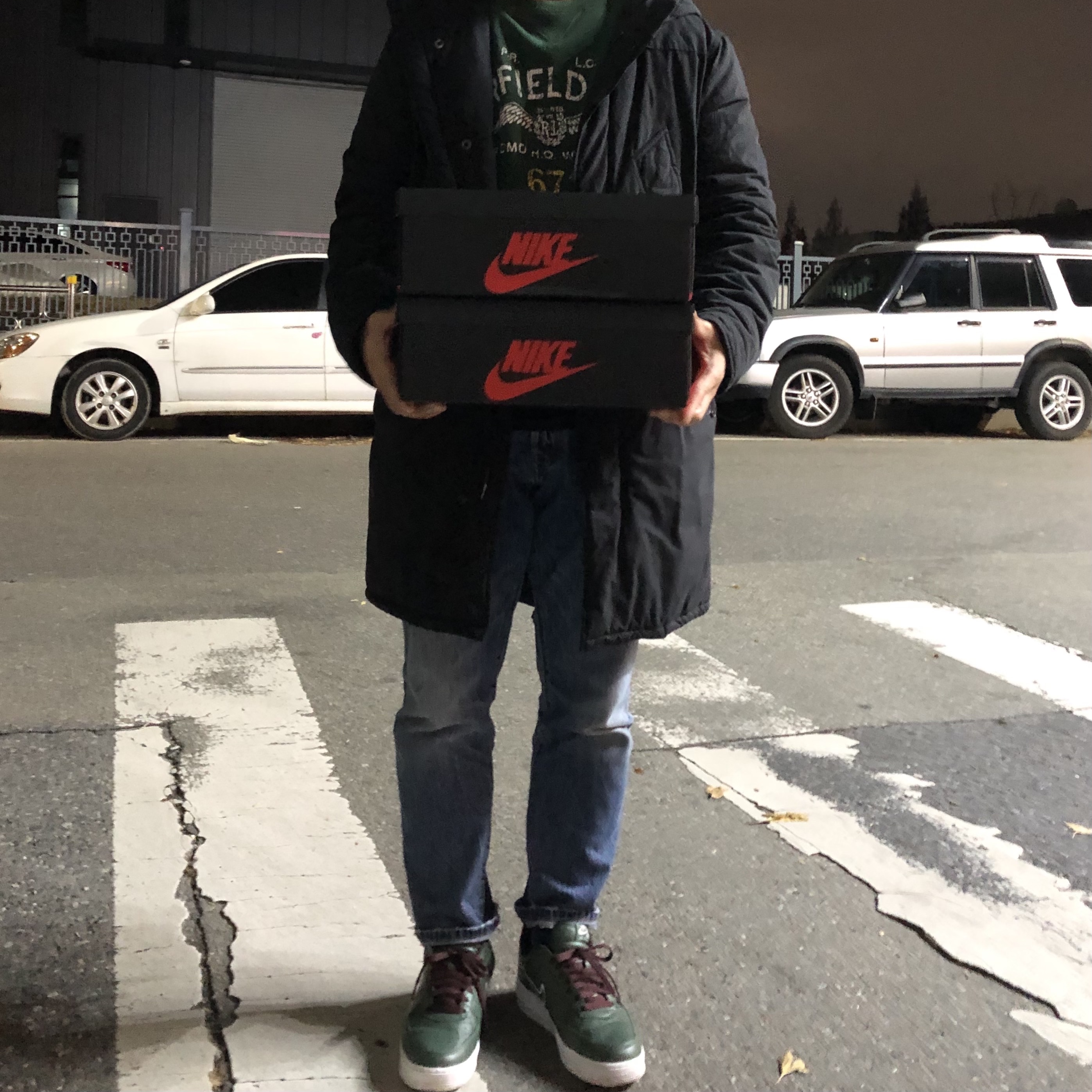 Nike Air Force 1 Low Hong Kong 2018, Jordan 1 Retro High OG Black Mocha 착용 스타일