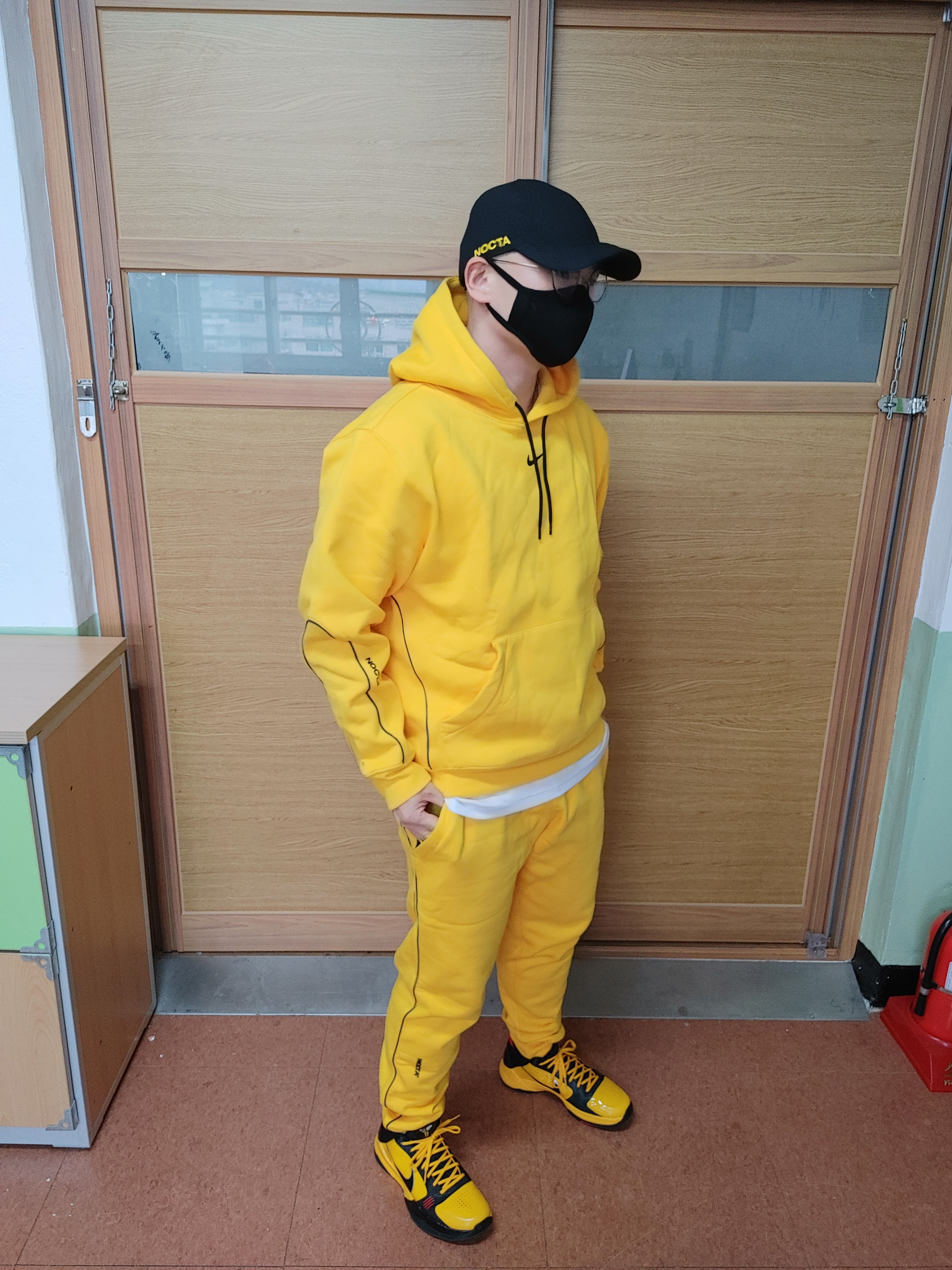 Nike Kobe 5 Protro Bruce Lee, Nike x Drake Nocta Fleece Pants University Gold - US/EU 착용 스타일