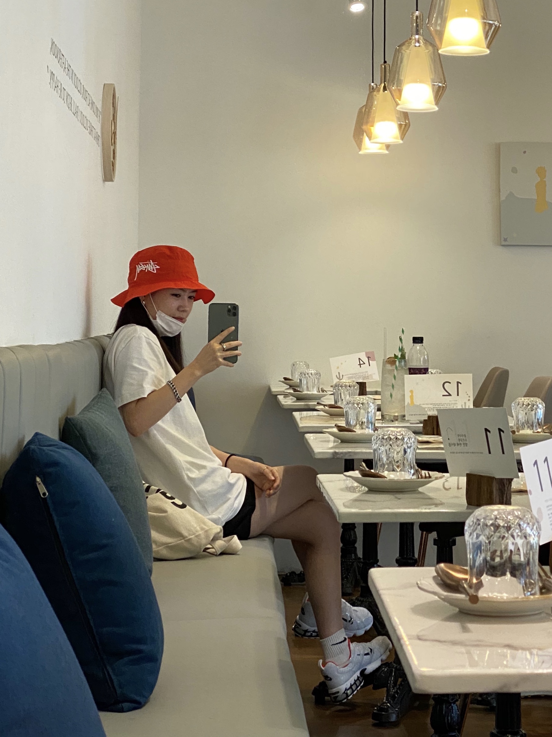Nike x Stussy Air Zoom Spiridon Kukini White, Nike x Stussy Bucket Hat Habanero Red 착용 스타일