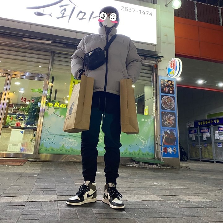 Jordan 1 Retro High OG Black Mocha 착용 스타일