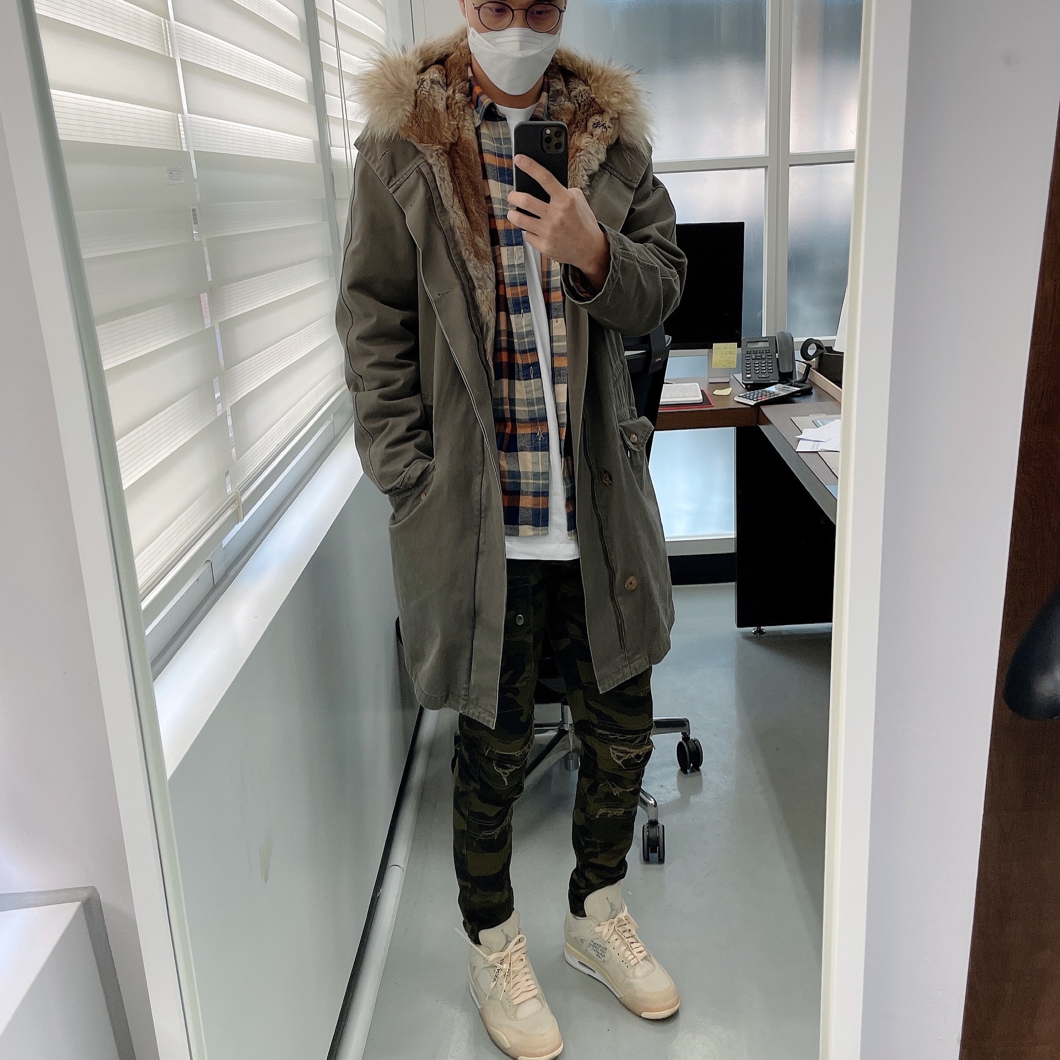 (W) Jordan 4 x Off-White Retro SP Sail 착용 스타일 - 1