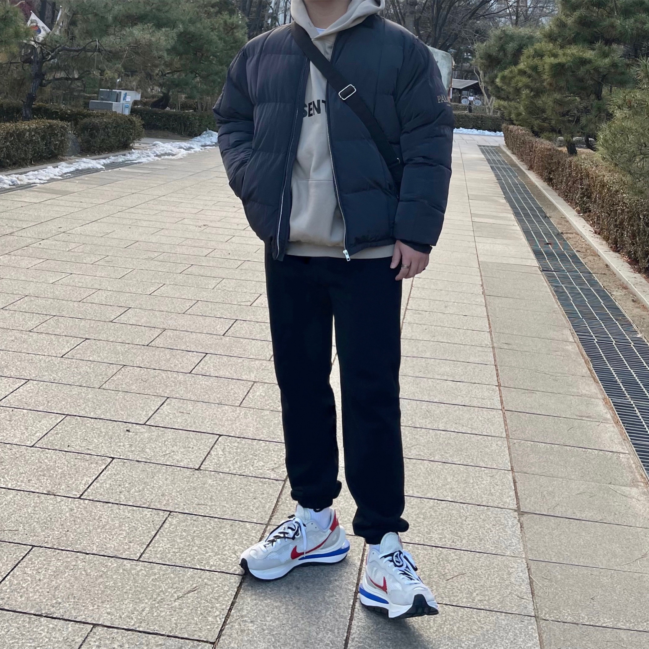 Nike x Sacai VaporWaffle Royal Fuchsia, Essentials 3D Silicon Applique Pullover Hoodie Olive/Khaki - 20FW 착용 스타일