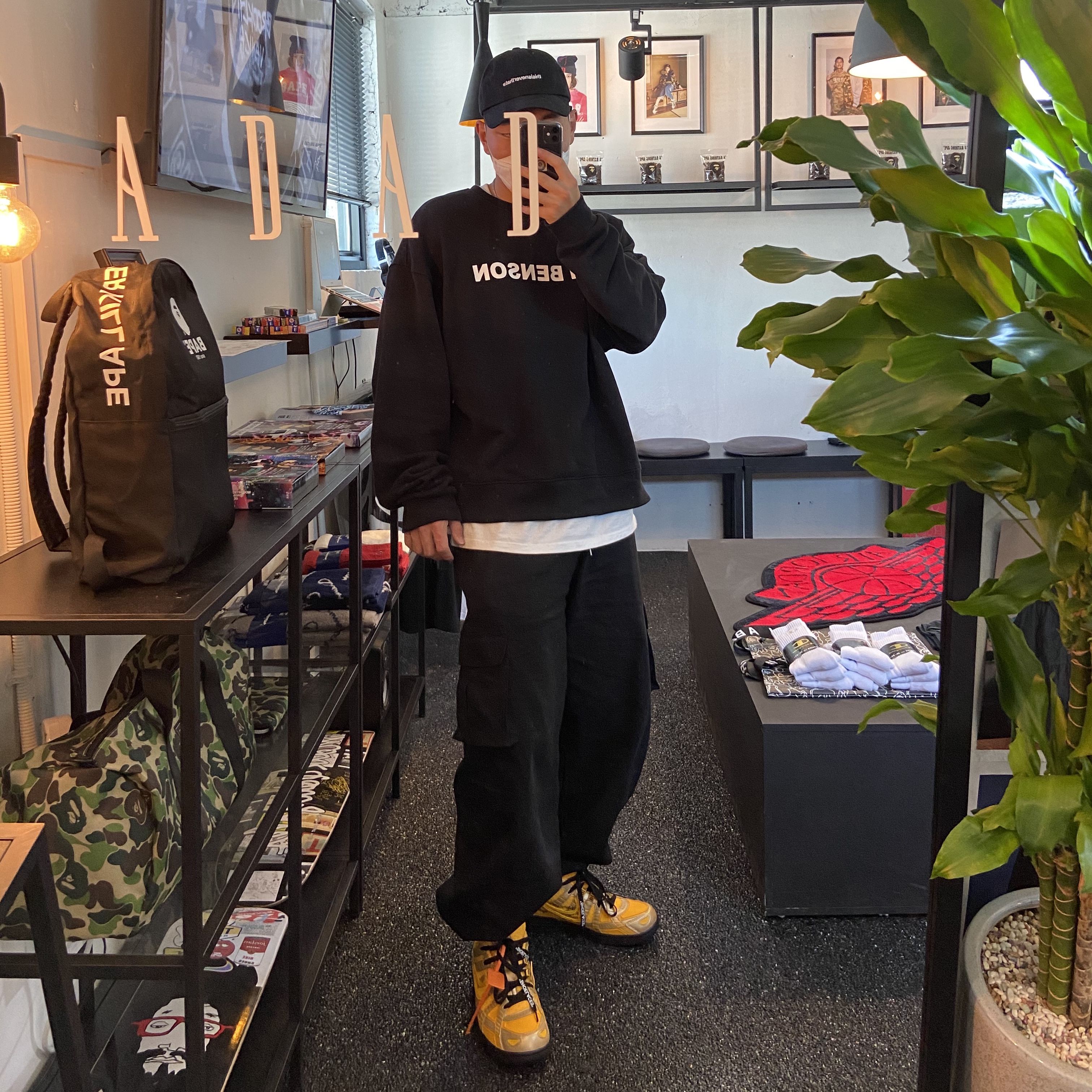 Nike x Off-White Air Rubber Dunk University Gold 착용 스타일