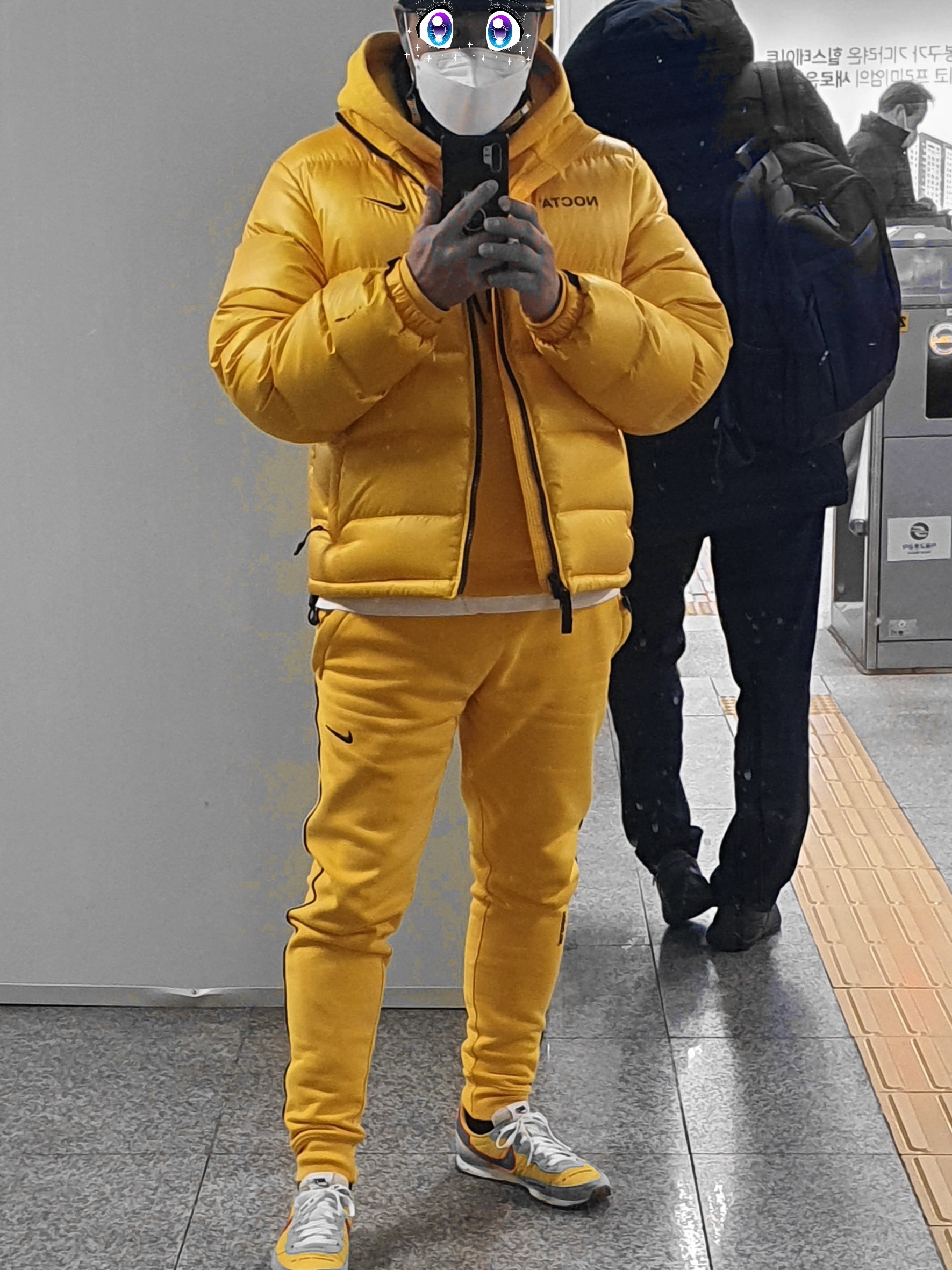 Nike x Drake Nocta Fleece Pants University Gold - US/EU, Nike x Drake Nocta Essential Hoodie University Gold - US/EU 착용 스타일 - 1