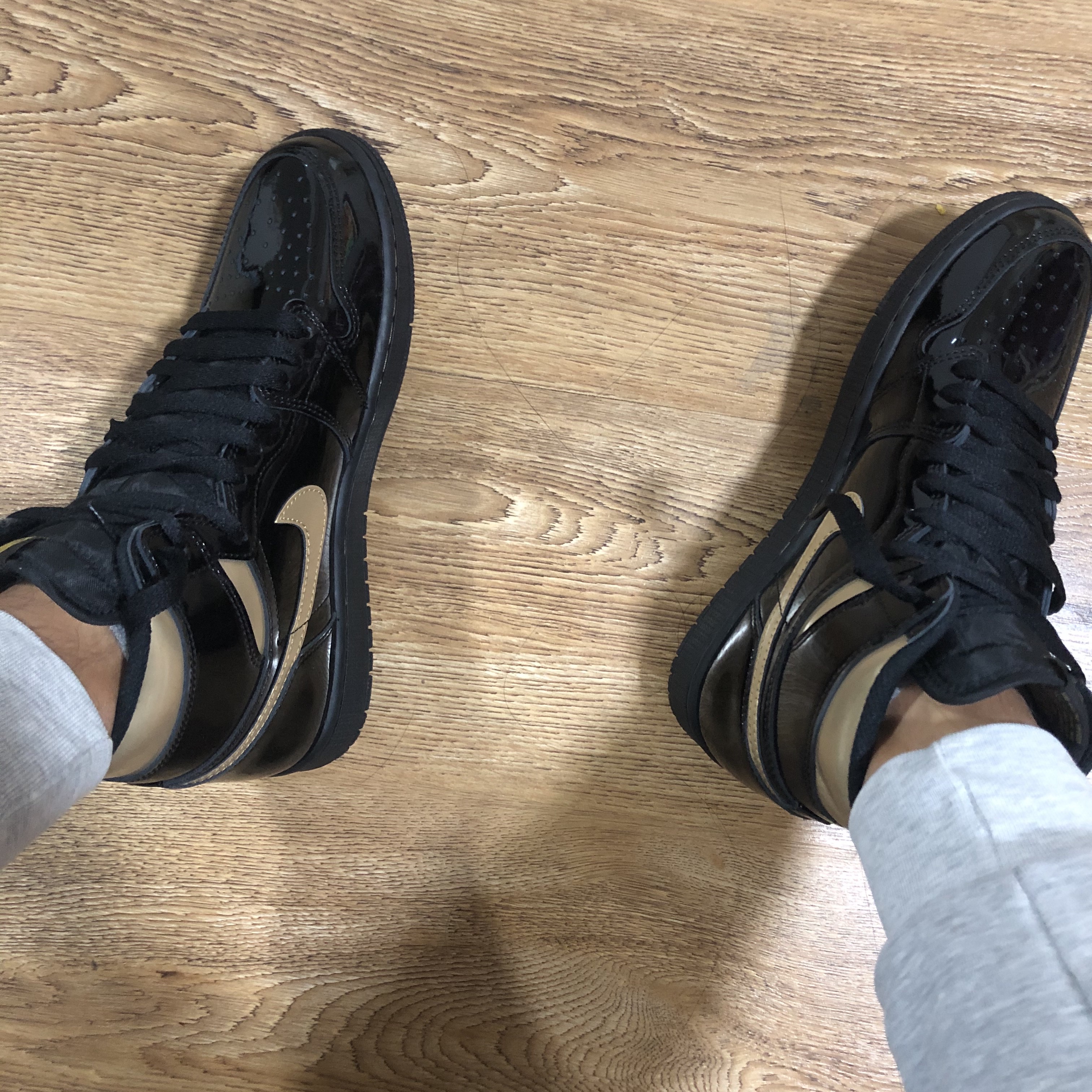 Jordan 1 Retro High OG Metallic Gold 착용 스타일