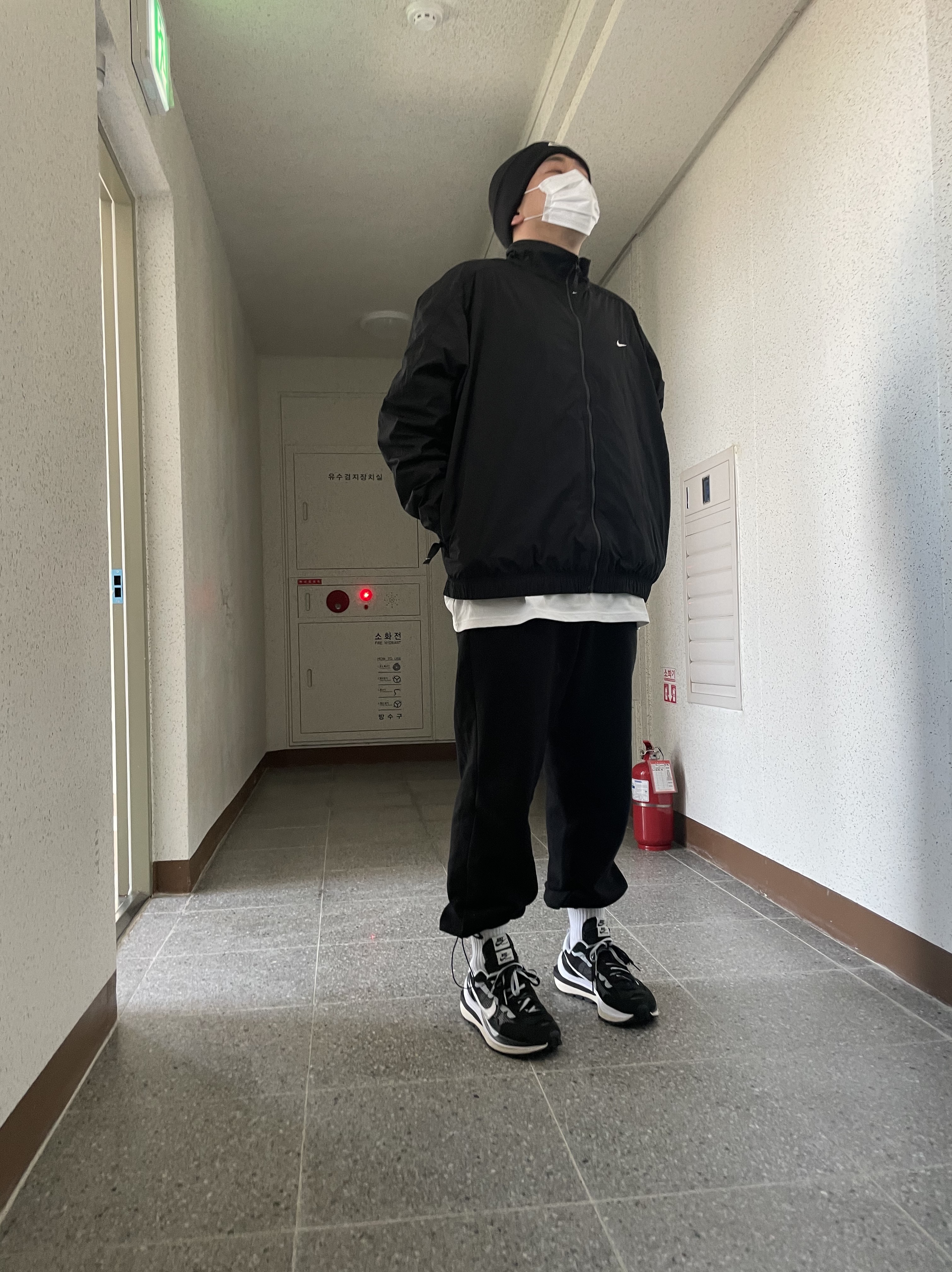 Nike x Sacai VaporWaffle Black White, Nike x Stussy Cuff Beanie Black 착용 스타일 - 1