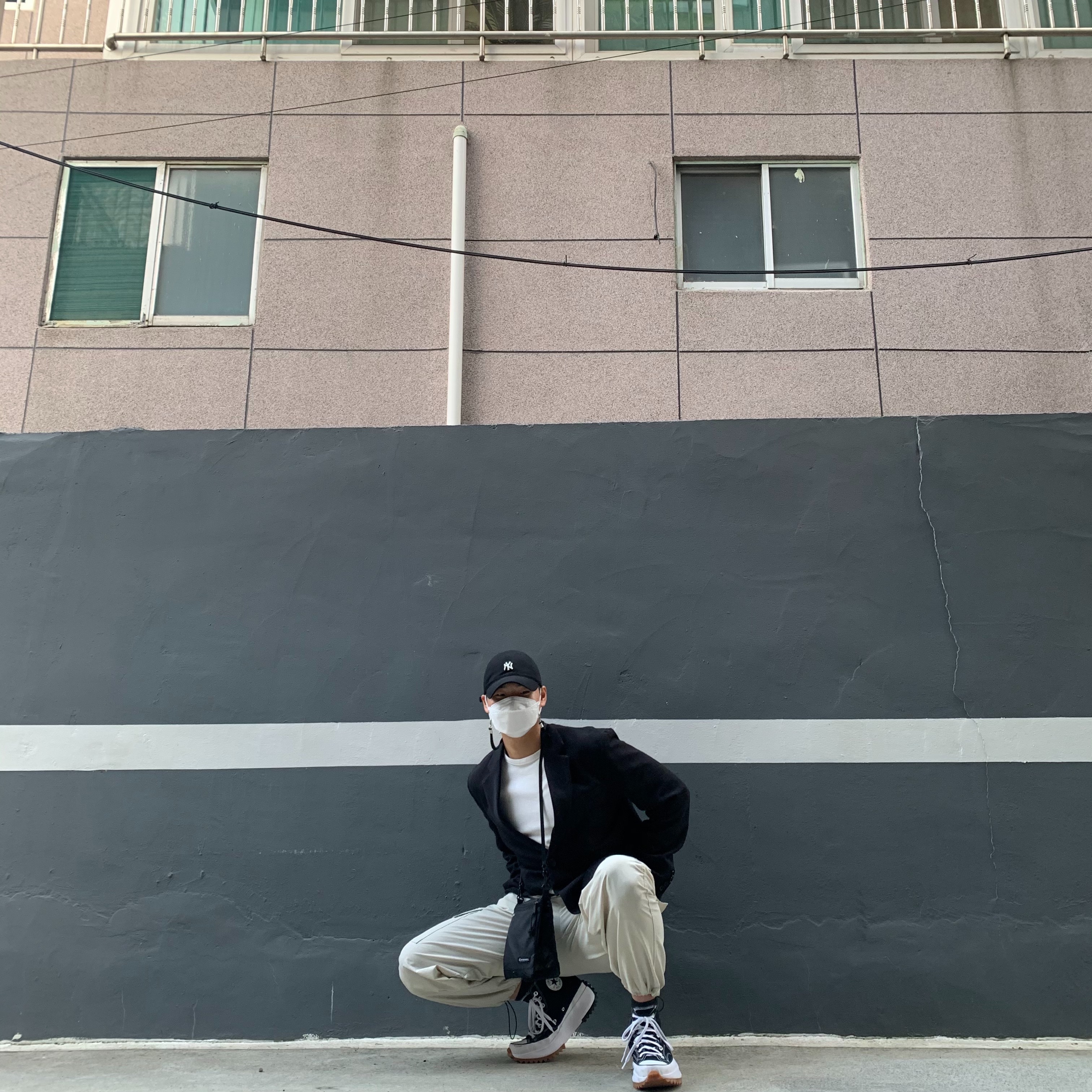 Converse Run Star Hike Hi Black White Gum 착용 스타일