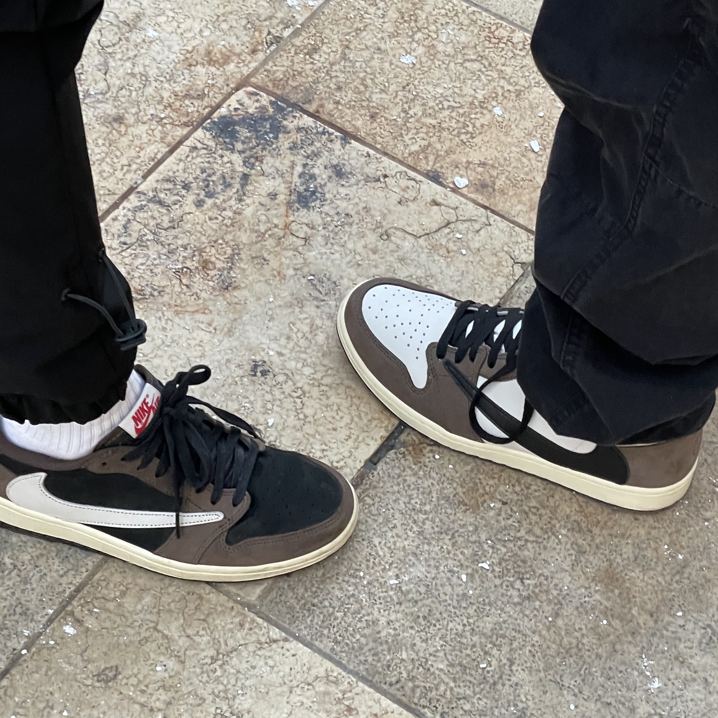 Jordan 1 x Travis Scott Retro Low OG SP Mocha, Jordan 1 x Travis Scott Retro High OG SP Mocha 착용 스타일 - 2