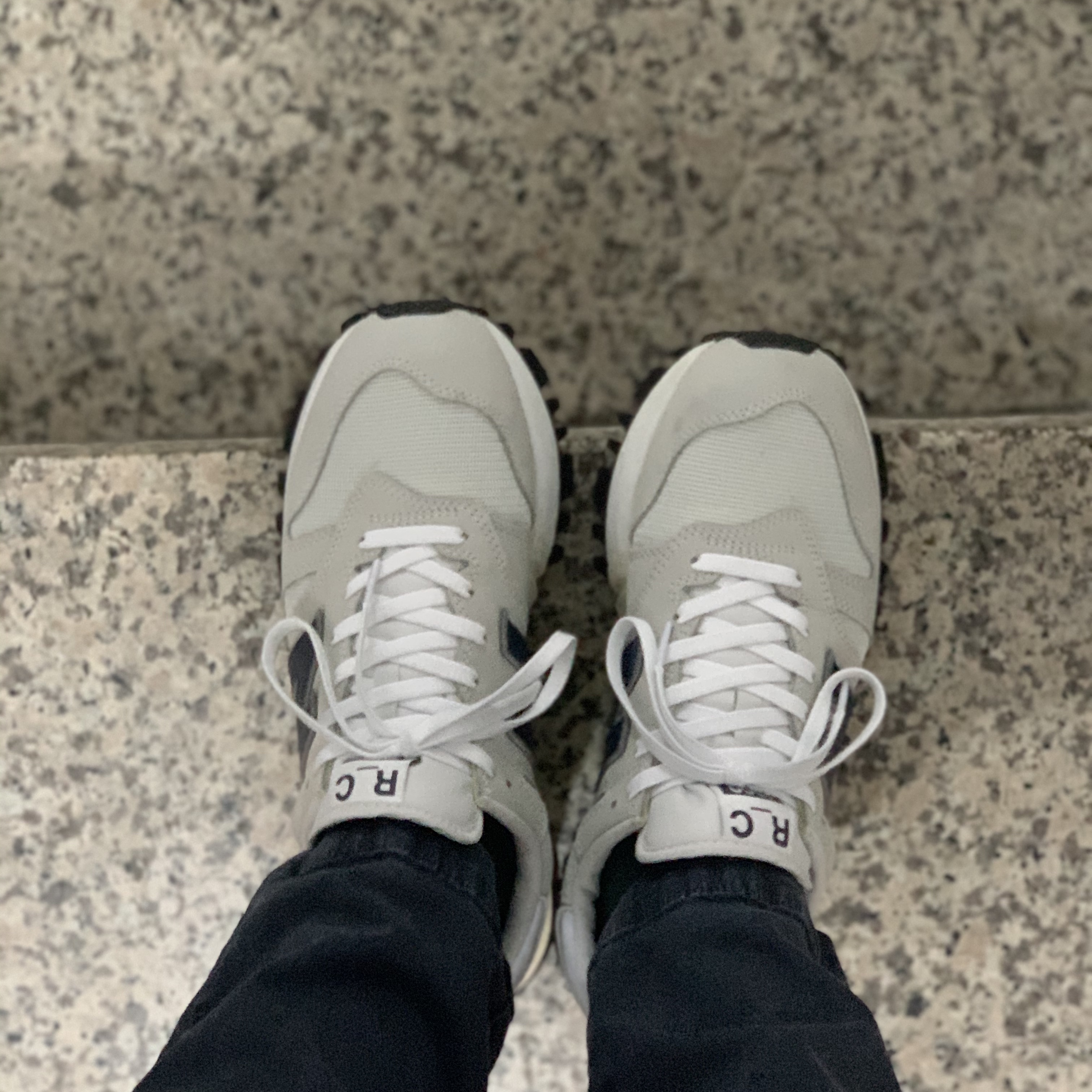 New Balance x Tokyo Design Studio R_C 1300 Summer Fog 착용 스타일 - 2