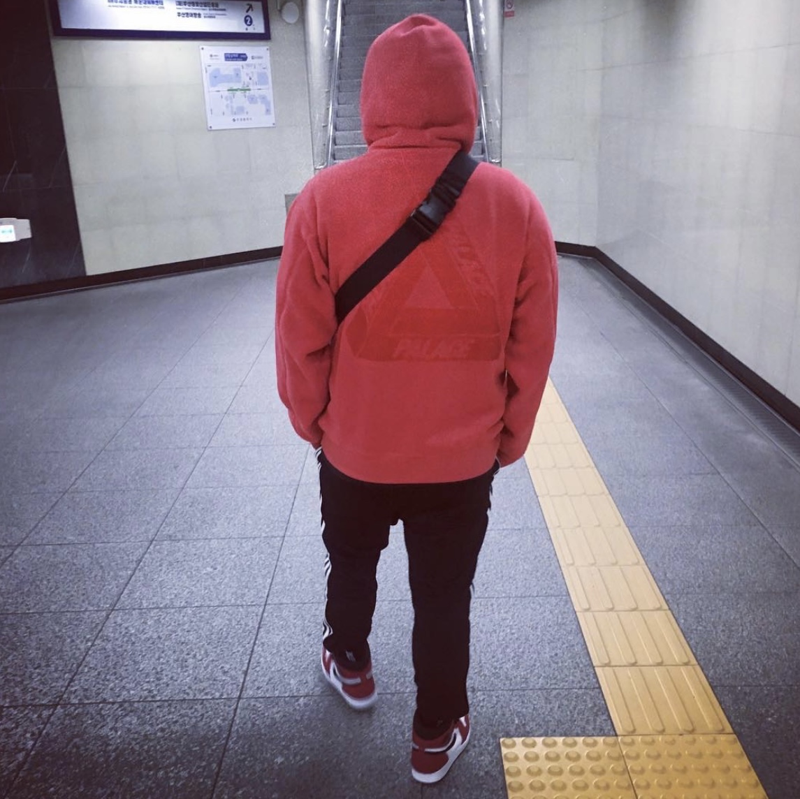 Jordan 1 Retro High Spider-Man Origin Story 착용 스타일 - 2
