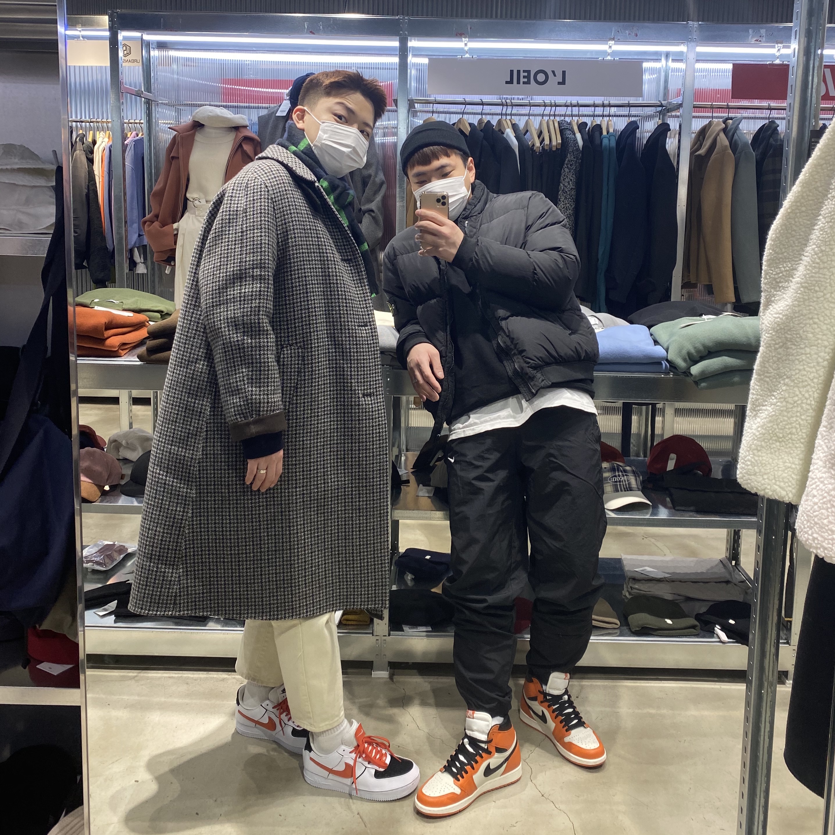 Jordan 1 Retro High OG Reverse Shattered Backboard, Nike Air Force 1/1 Cosmic Clay 착용 스타일