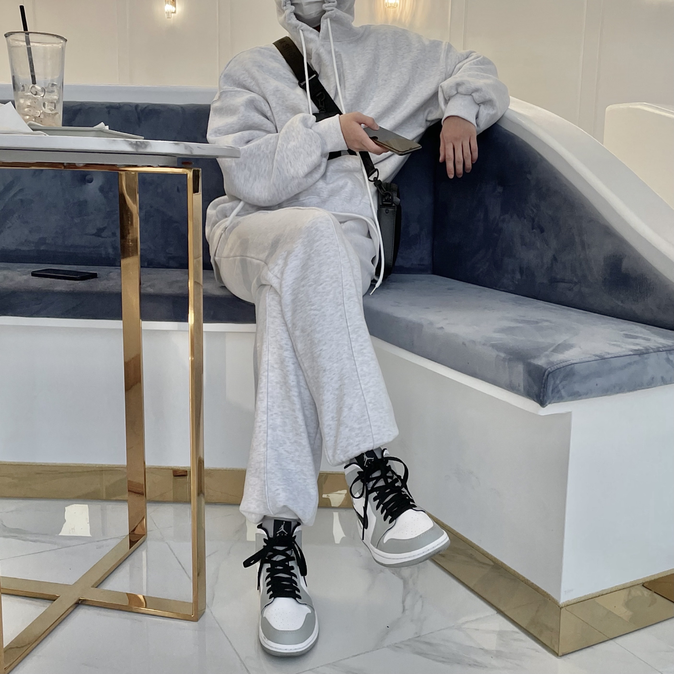 Jordan 1 Mid Light Smoke Grey 착용 스타일