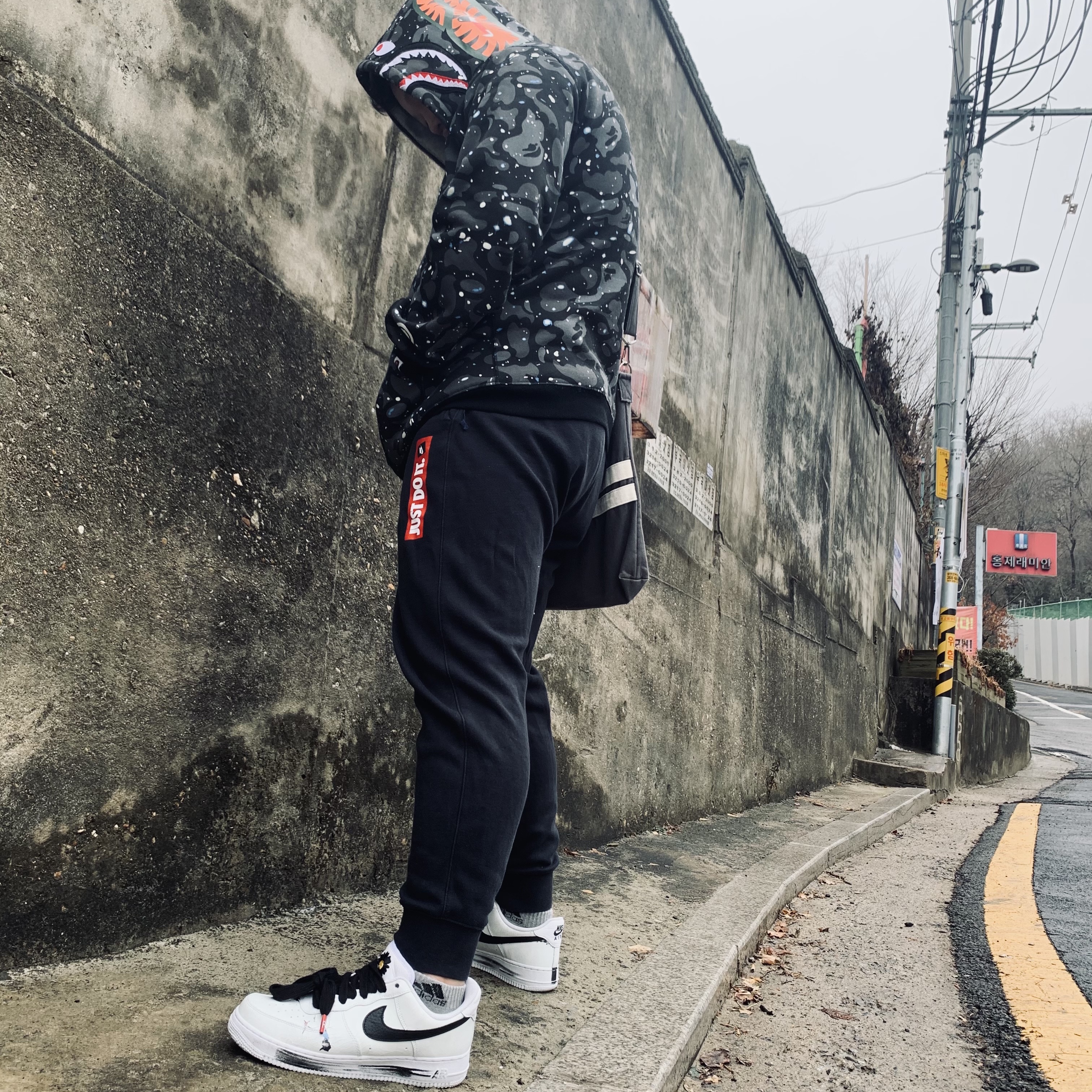 Nike x Peaceminusone Air Force 1 Low Para-Noise 2.0 착용 스타일