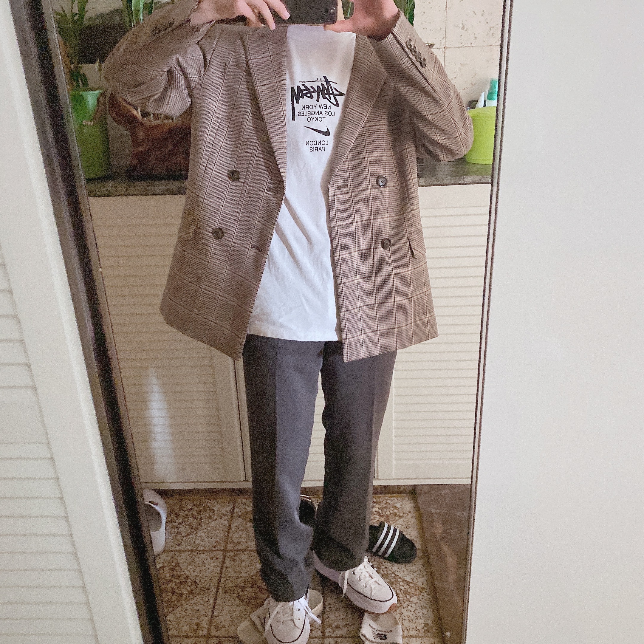 Converse Run Star Hike Hi White Black Gum, Nike x Stussy WT T-Shirt White - Asia 착용 스타일