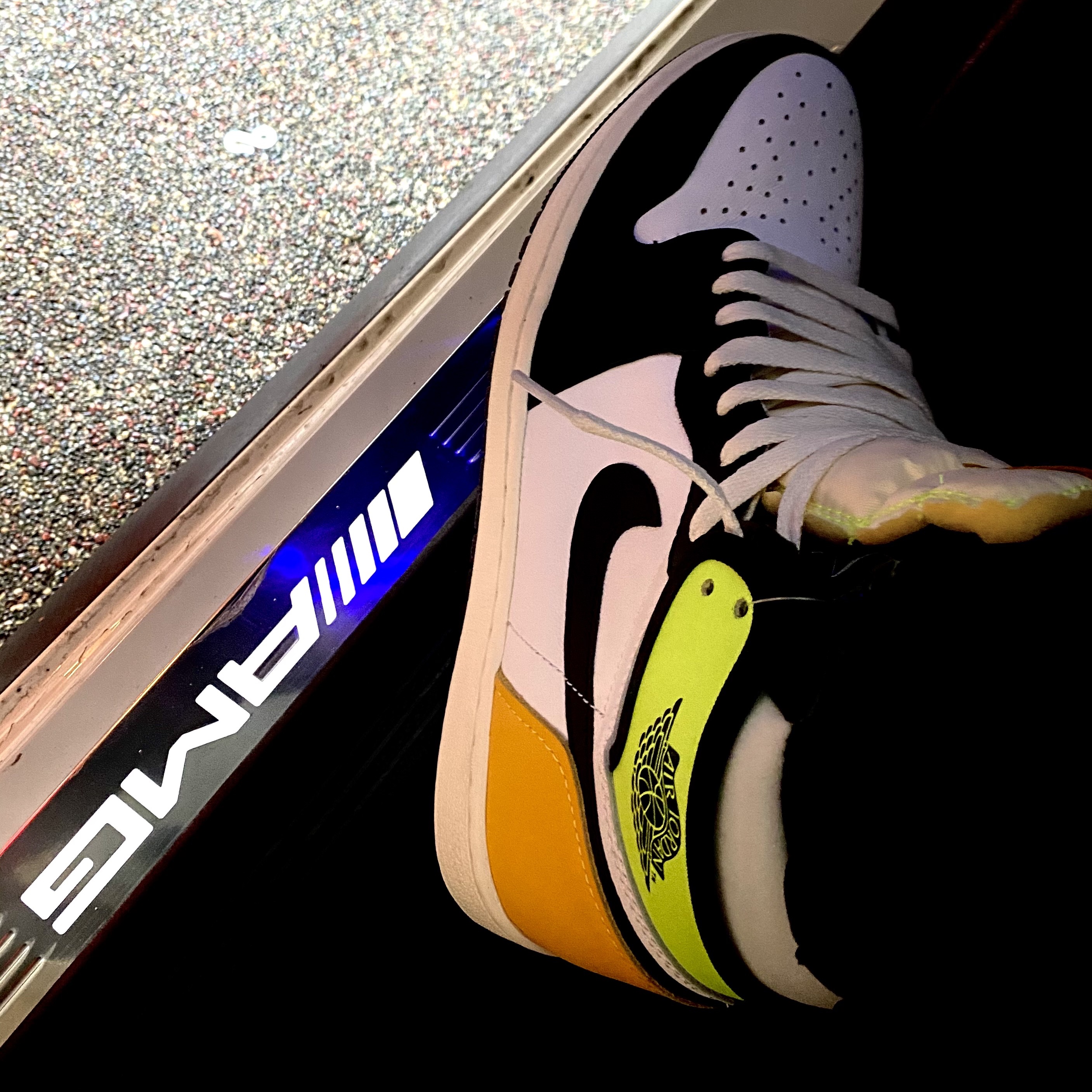 Jordan 1 Retro High OG Volt Gold 착용 스타일