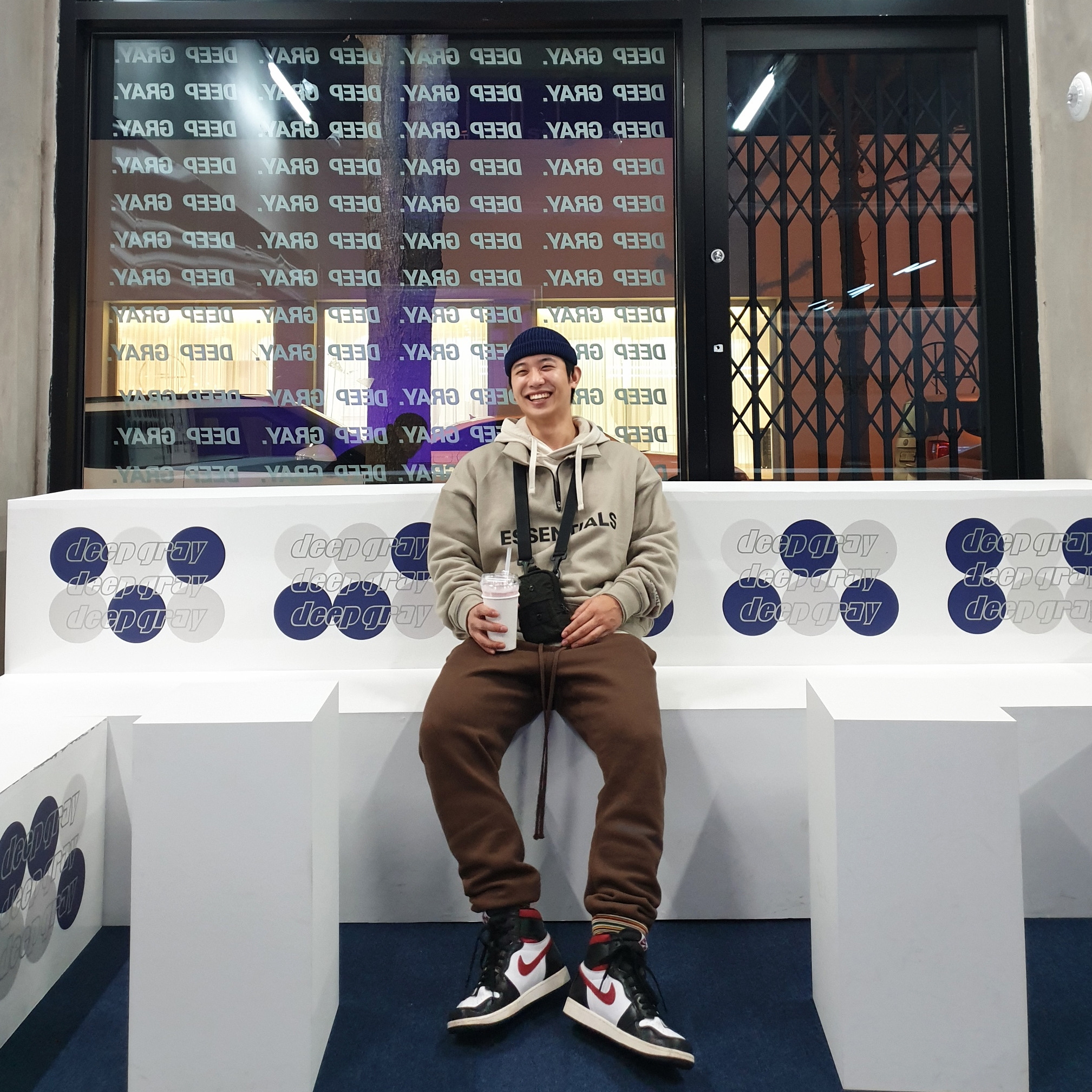 Jordan 1 Retro High OG Gym Red, Essentials Fleece Lounge Pants Brown/Rain Drum - Ssense Exclusive 착용 스타일