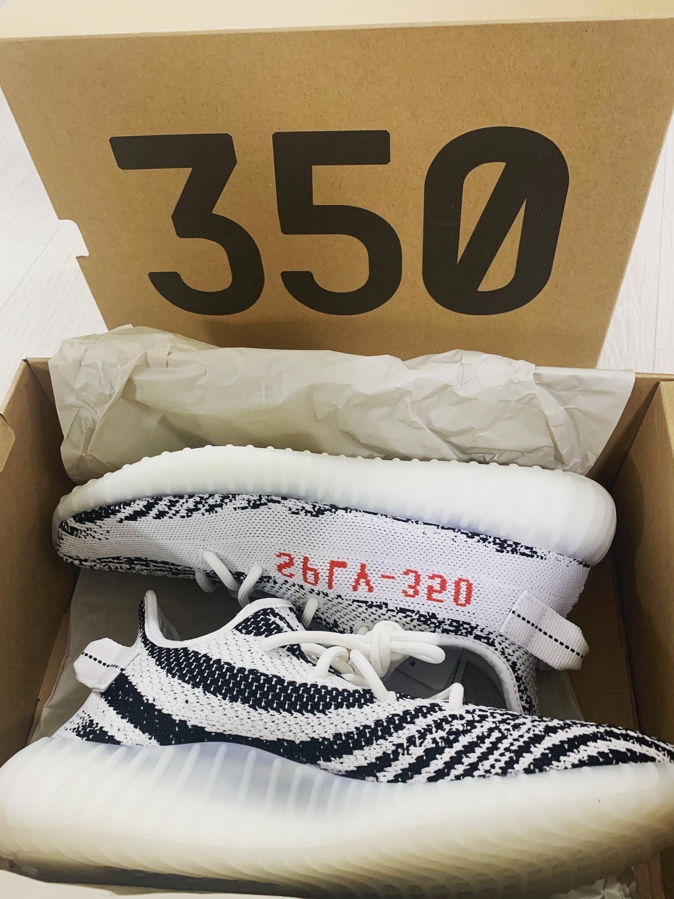 Adidas Yeezy Boost 350 V2 Zebra 2017/2019/2020 착용 스타일 - 2