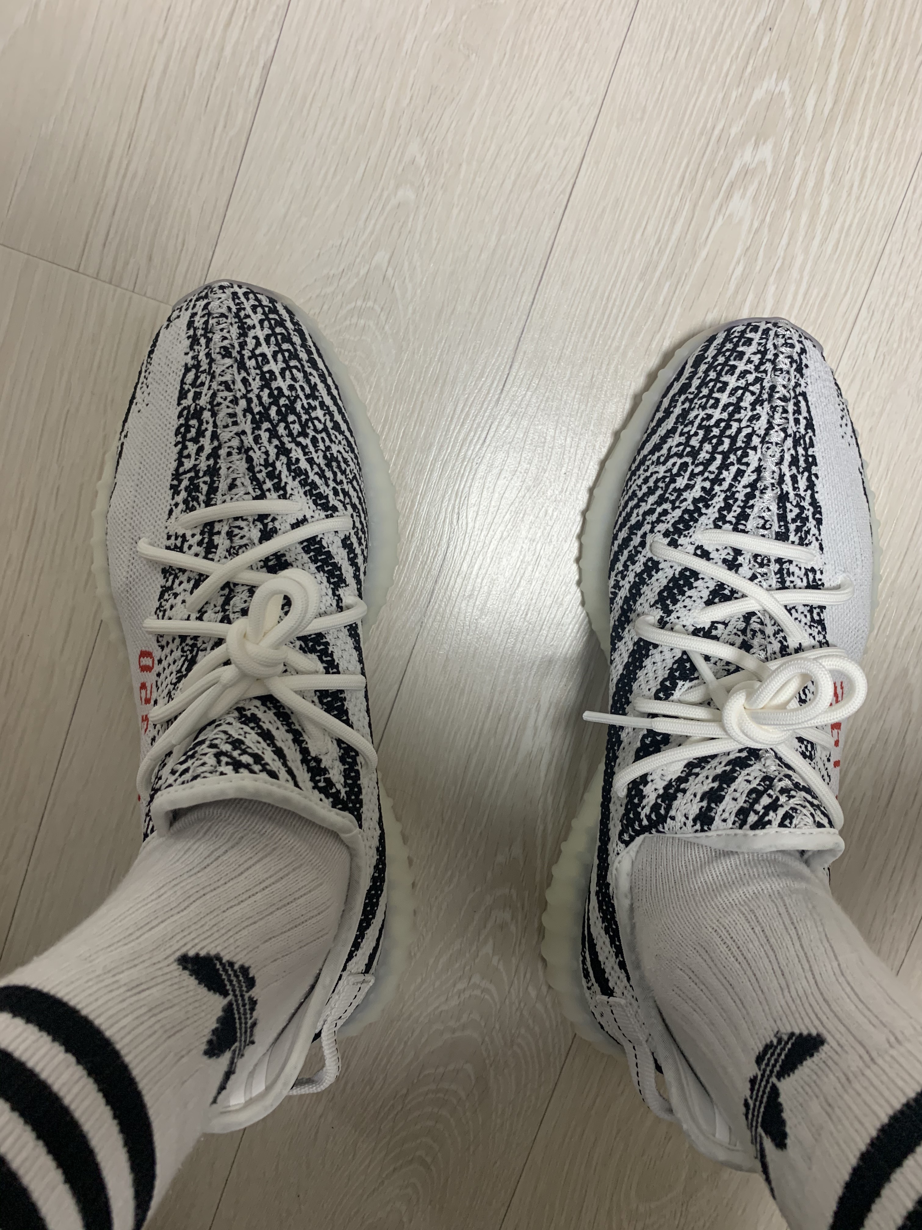Adidas Yeezy Boost 350 V2 Zebra 2017/2019/2020 착용 스타일 - 3
