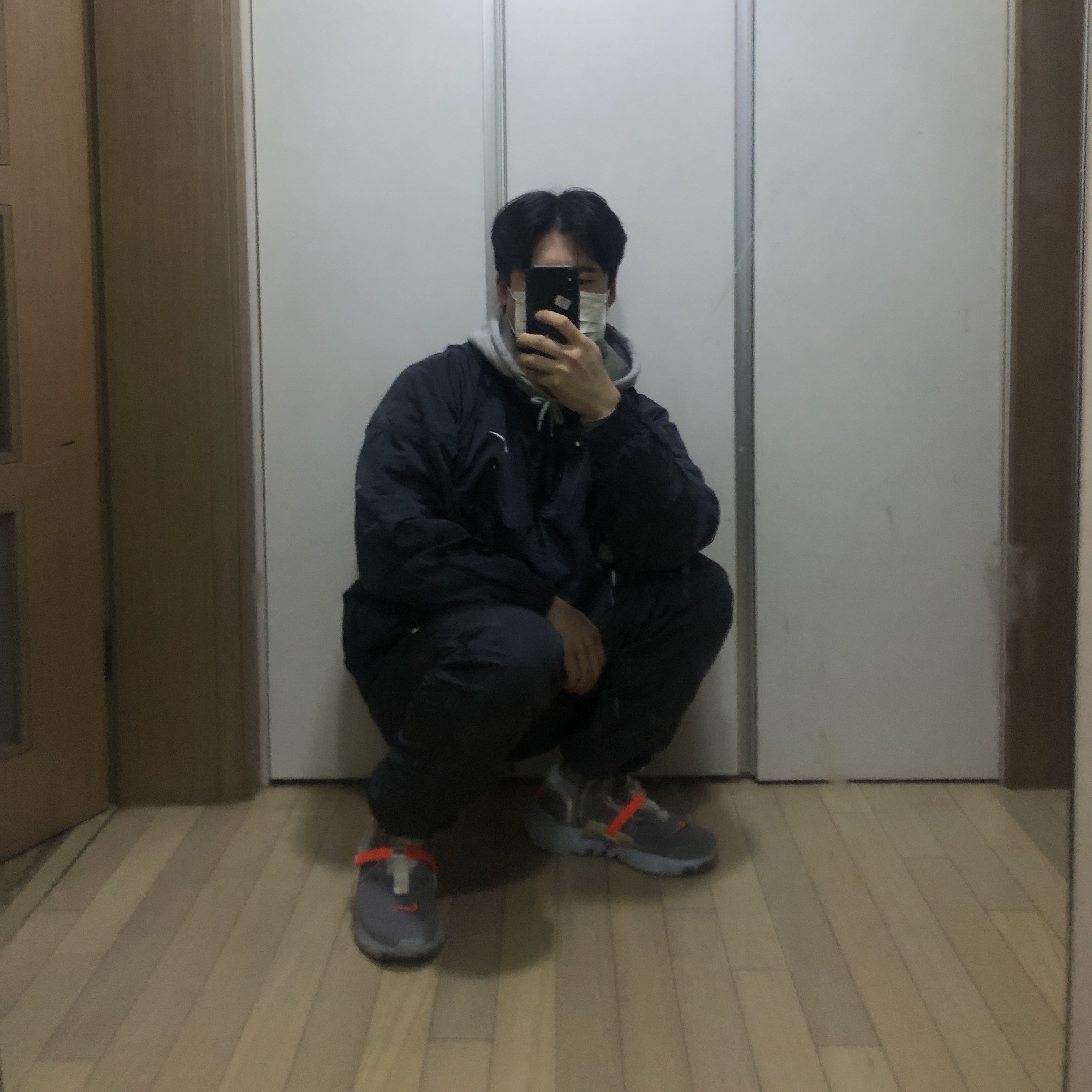 Nike Space Hippie 03 Vast Grey Hyper Crimson, Nike x Stussy Windrunner Jacket Off Noir 착용 스타일