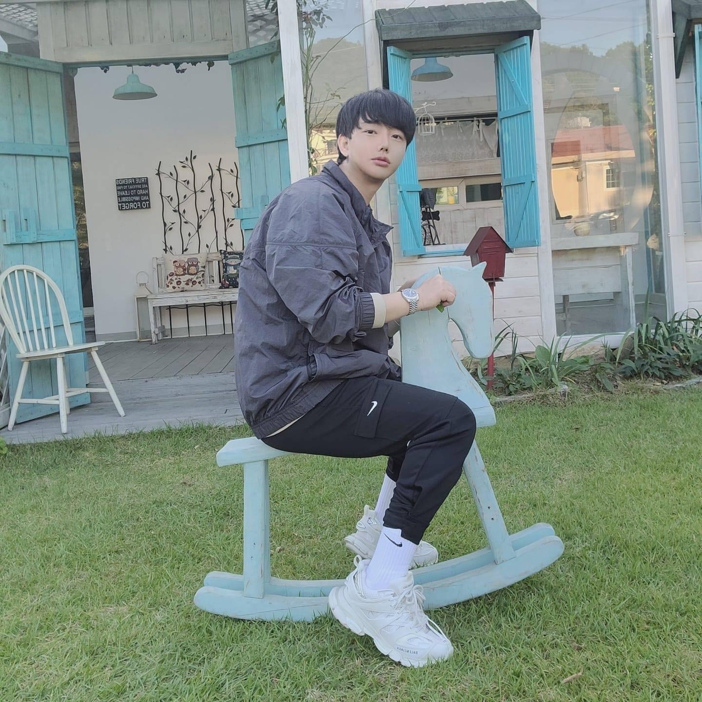 Balenciaga Track Sneakers White 2019 착용 스타일