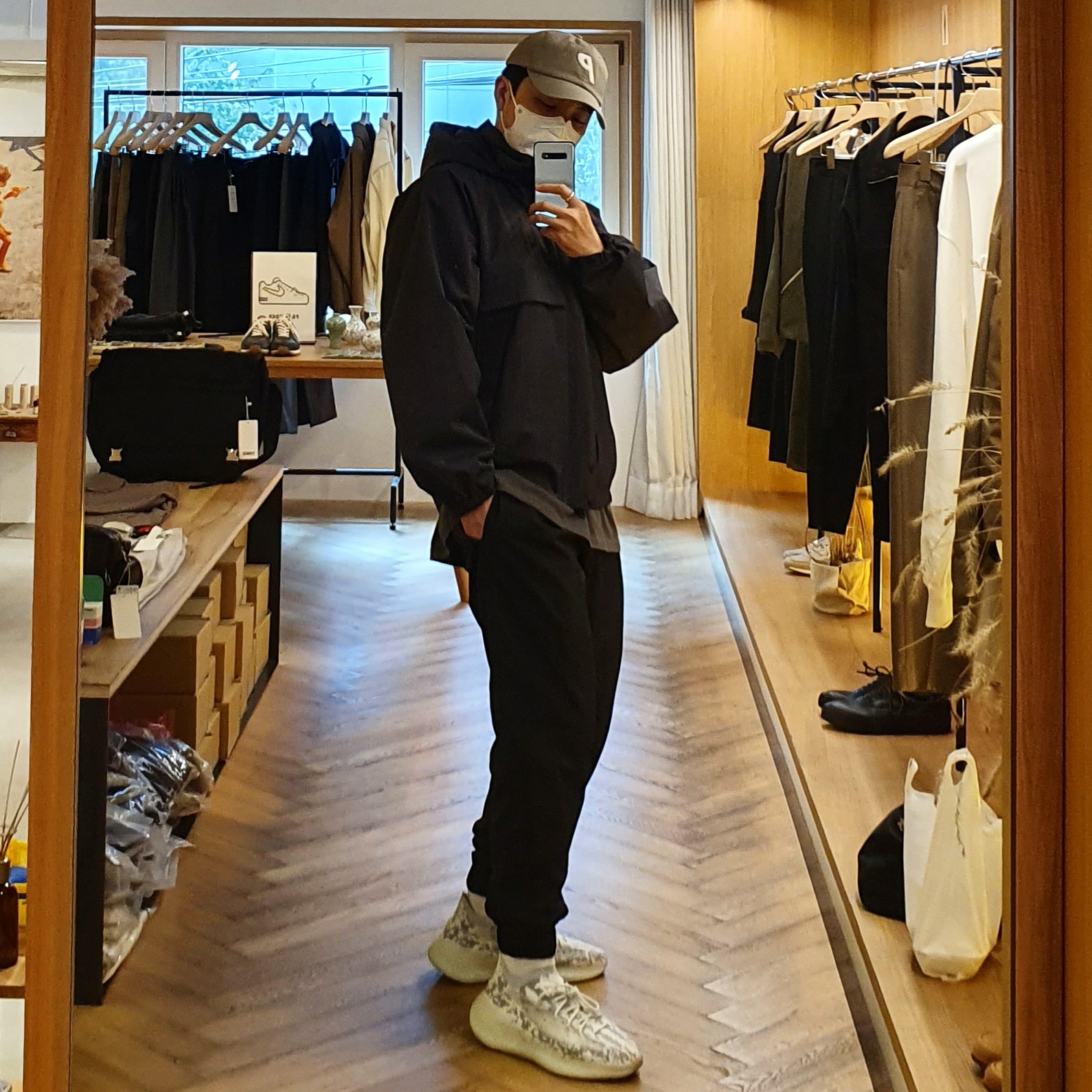 Adidas Yeezy Boost 380 Alien 착용 스타일