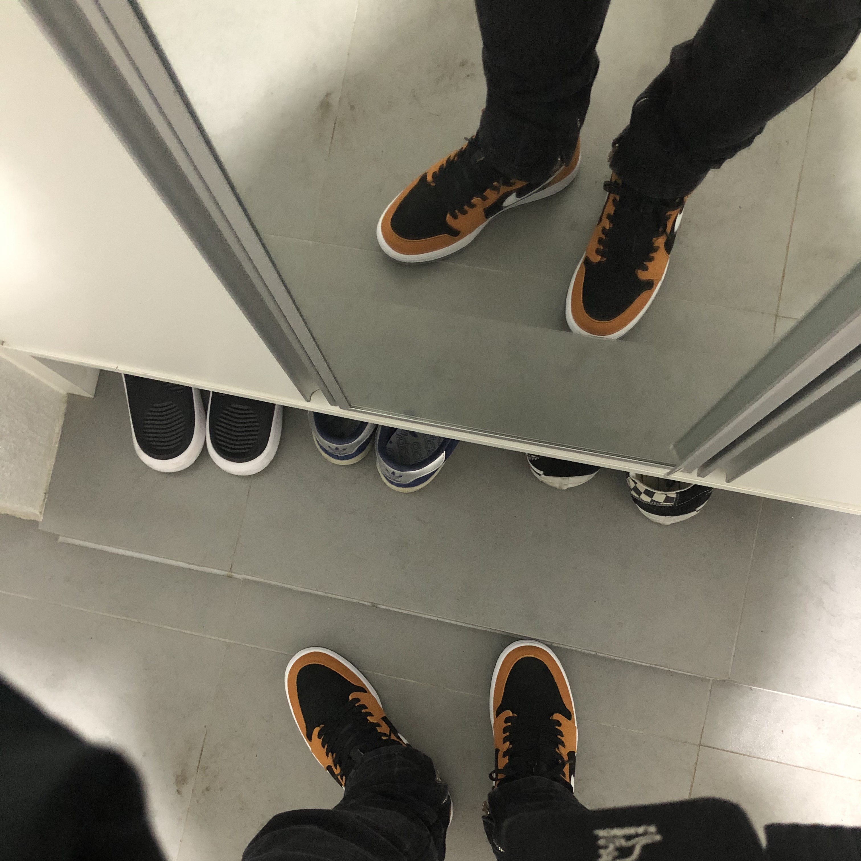Jordan 1 Zoom Air CMFT Monarch Orange, Nike M NRG Hoodie Black 착용 스타일 - 2