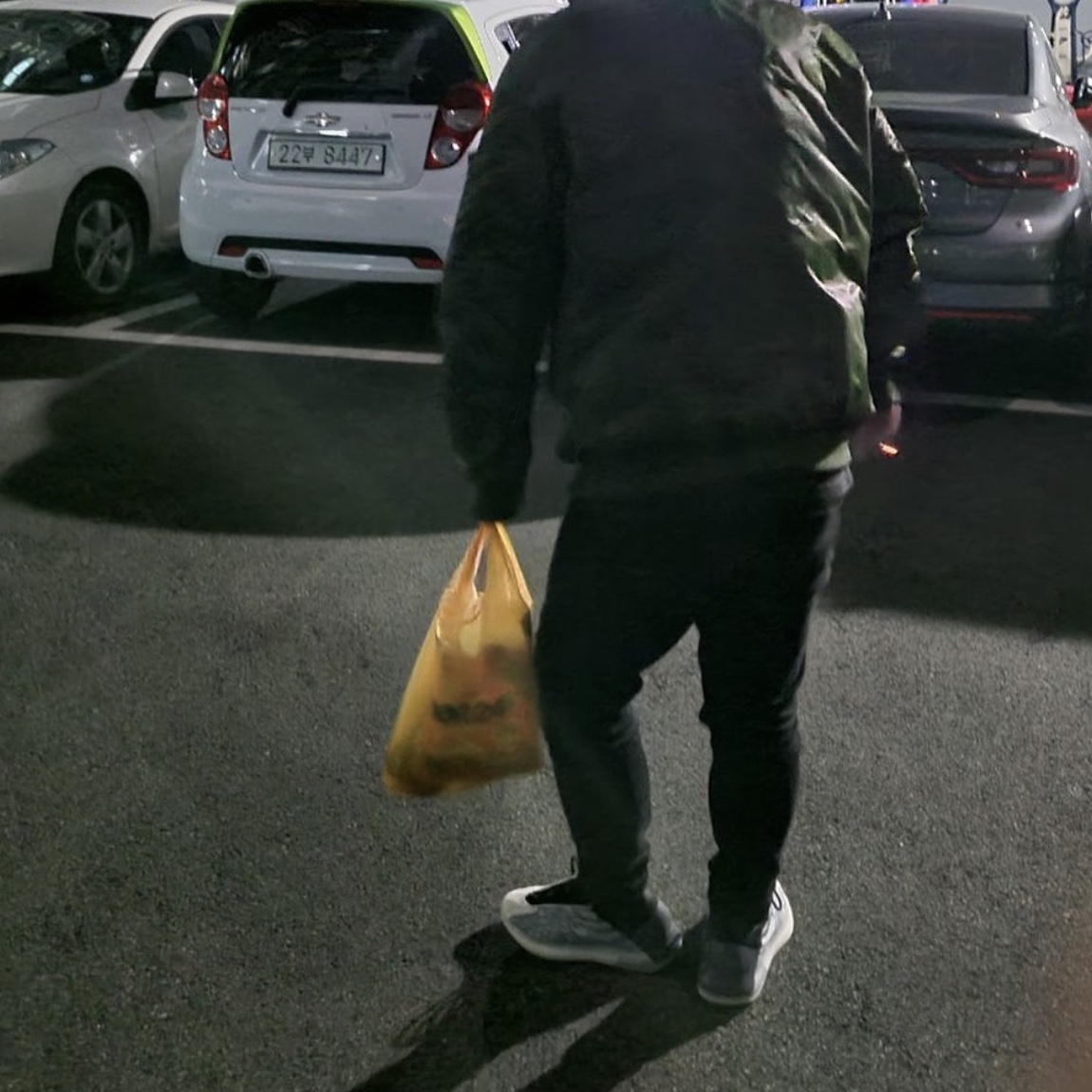 Adidas Yeezy QNTM Lifestyle 착용 스타일