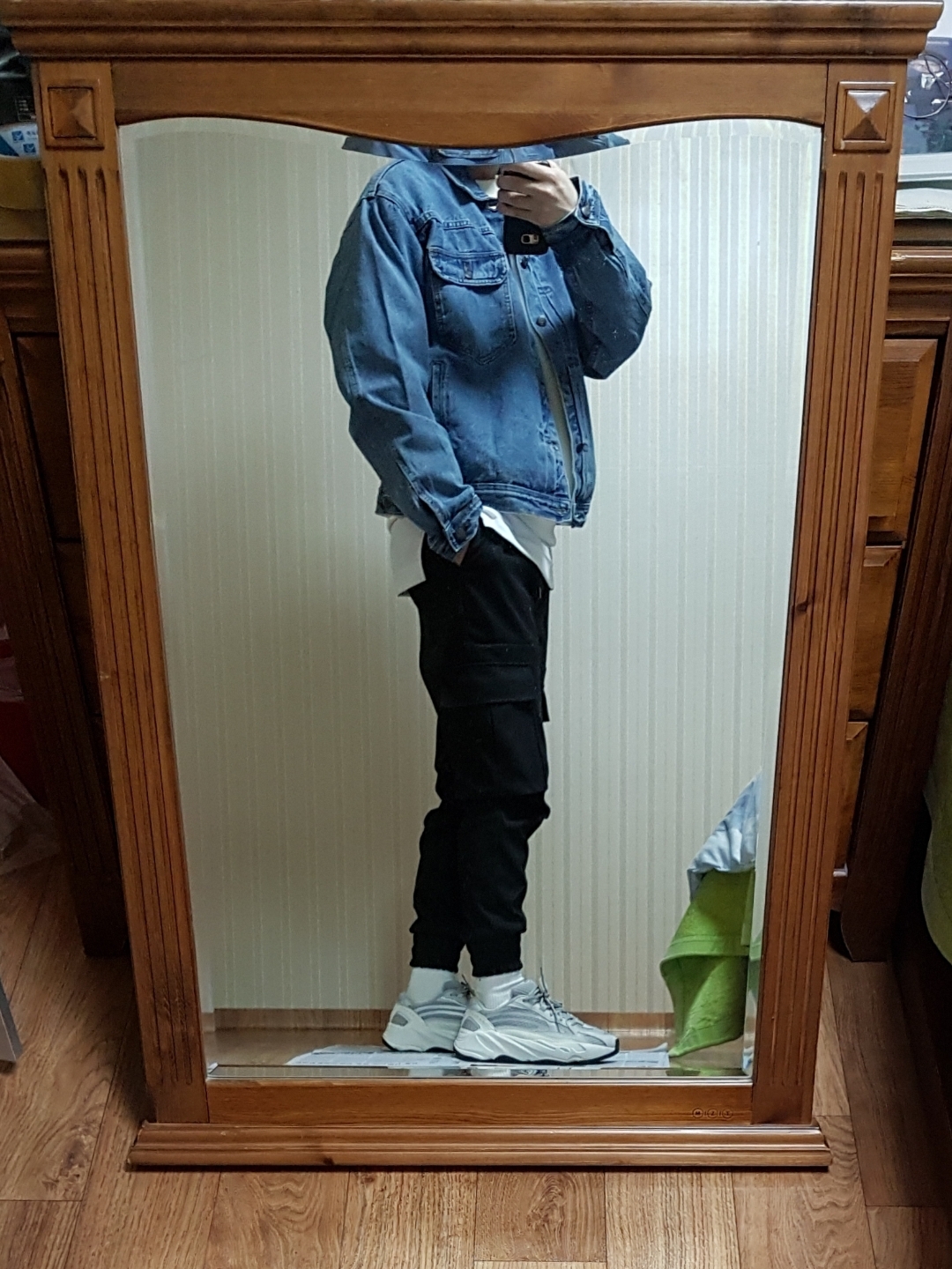 Adidas Yeezy Boost 700 V2 Static 2018 착용 스타일 - 2