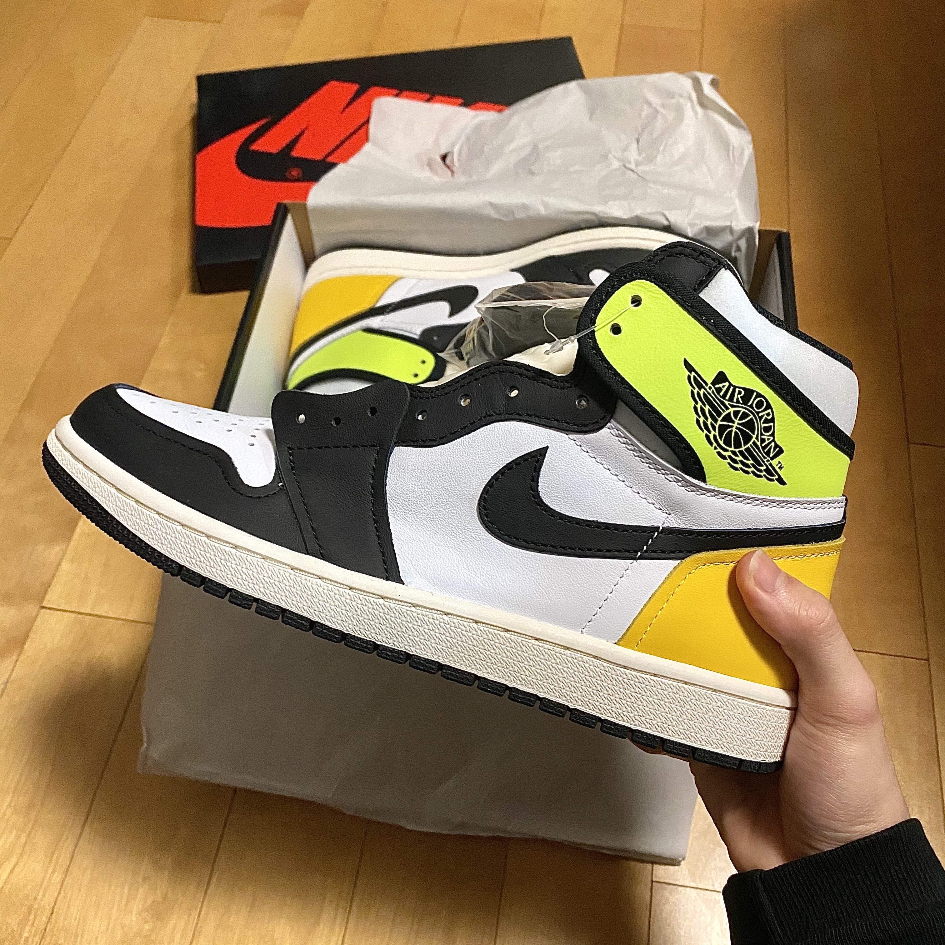 Jordan 1 Retro High OG Volt Gold 착용 스타일