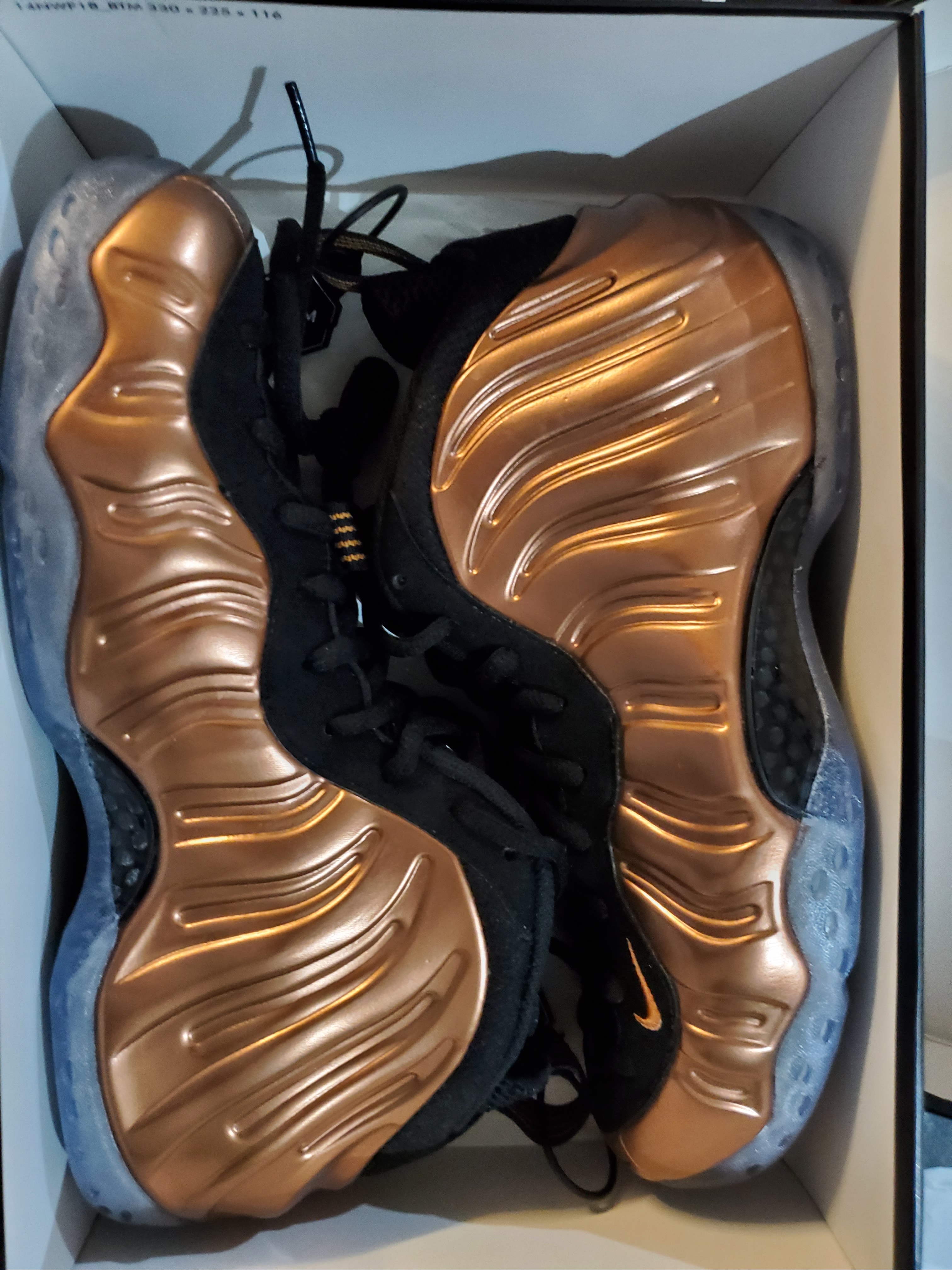 Jordan 1 x Travis Scott Retro High OG SP Mocha, Nike Air Foamposite One Metallic Copper 2017 착용 스타일 - 2