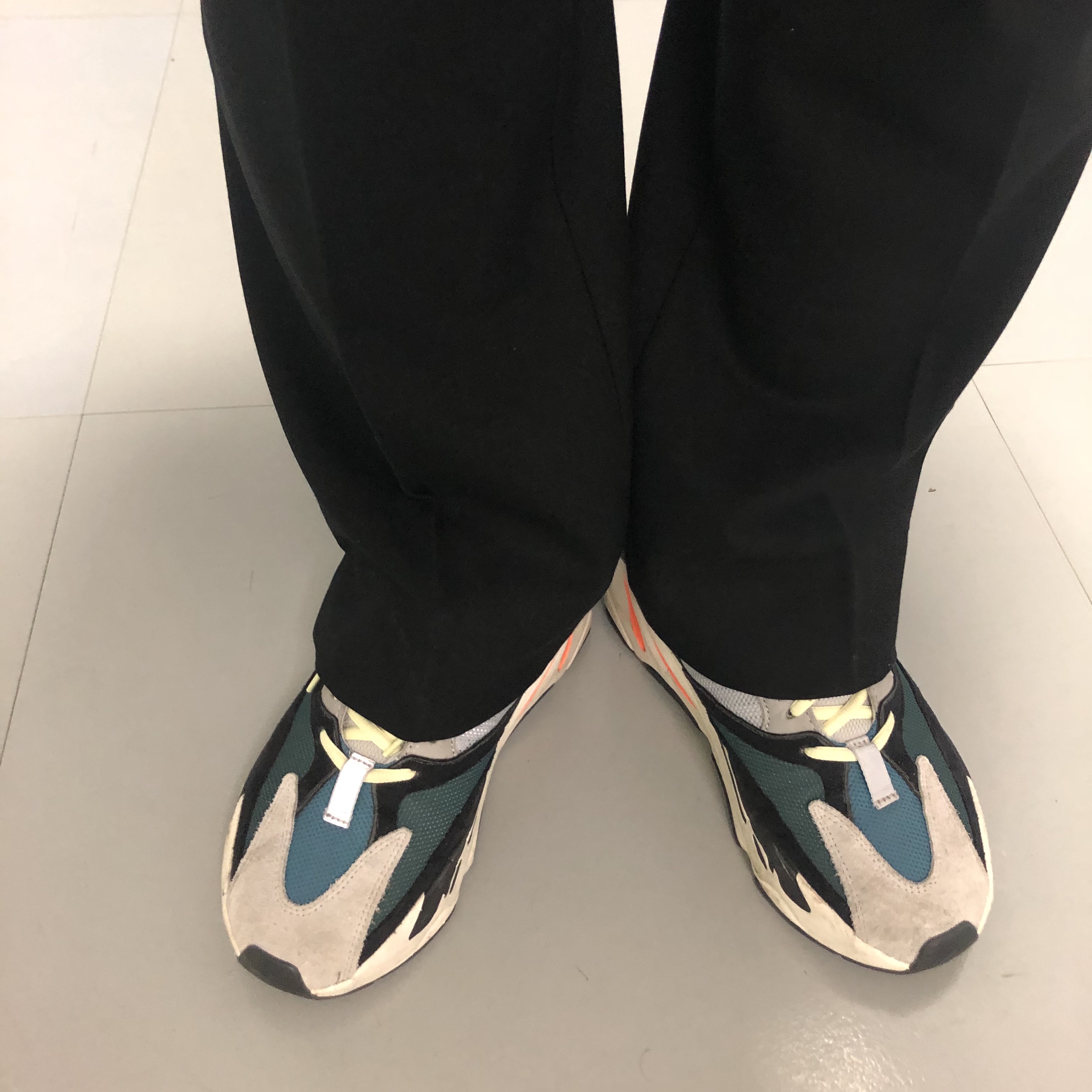 Adidas Yeezy Boost 700 Wave Runner Solid Grey 2017/2019 착용 스타일 - 2